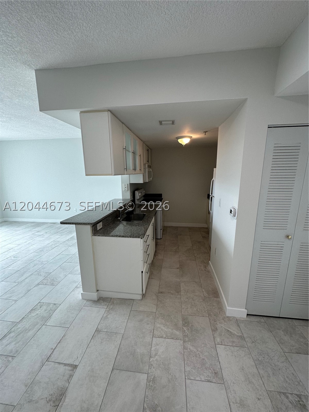 image 1800 Biscayne Plaza4