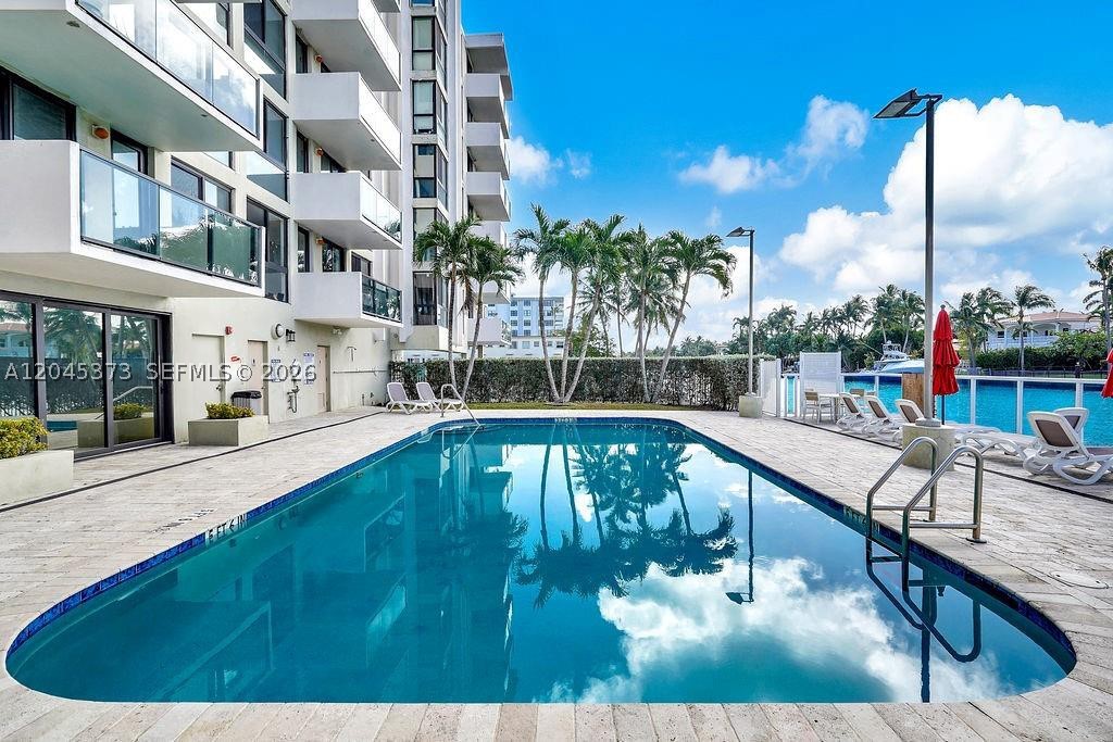 9800 W Bay Hbr Dr #503 Bay Harbor Islands, FL 33154