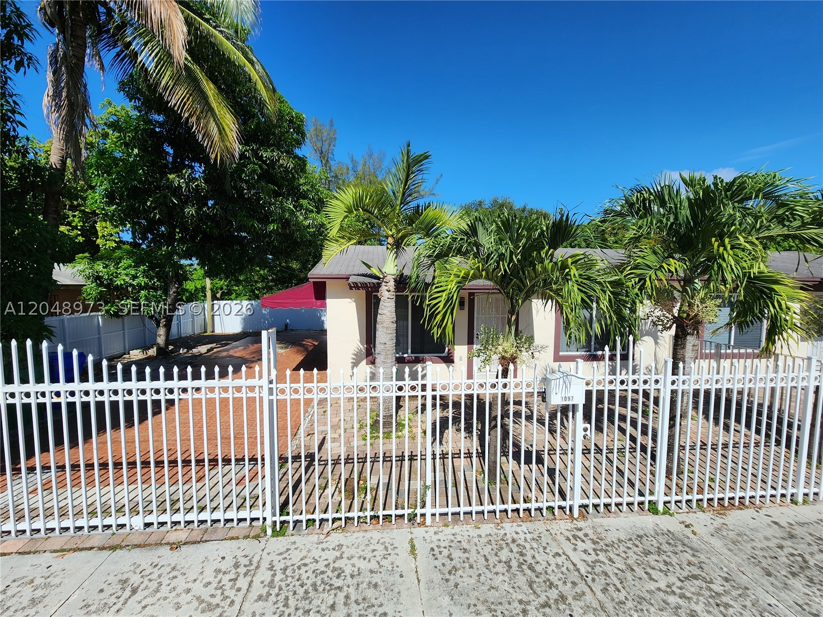 1097 NW 38th St