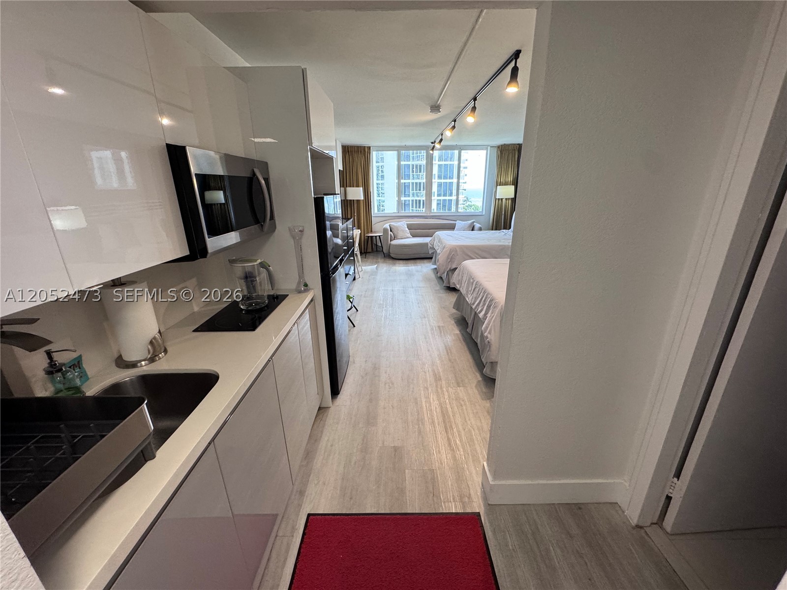 19201 Collins Ave #718