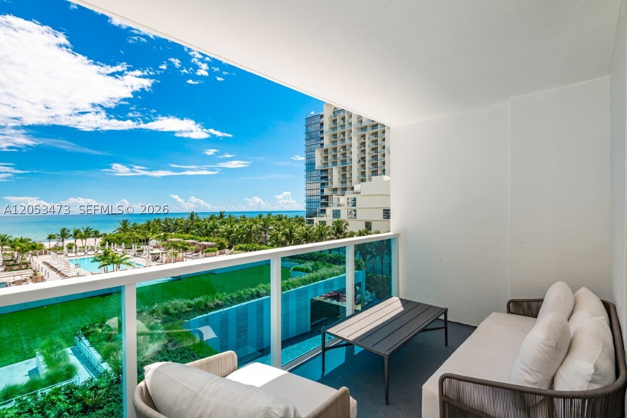 2301 Collins Ave #541