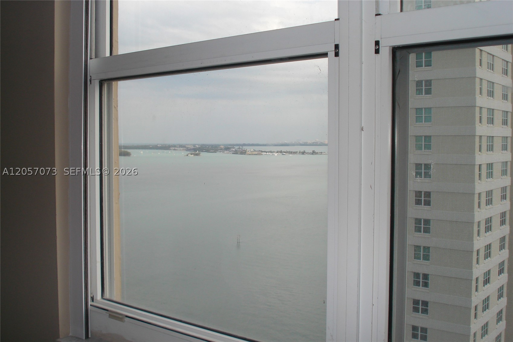 image Isola24