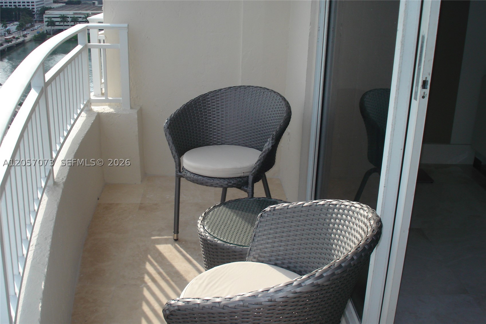 image Isola8