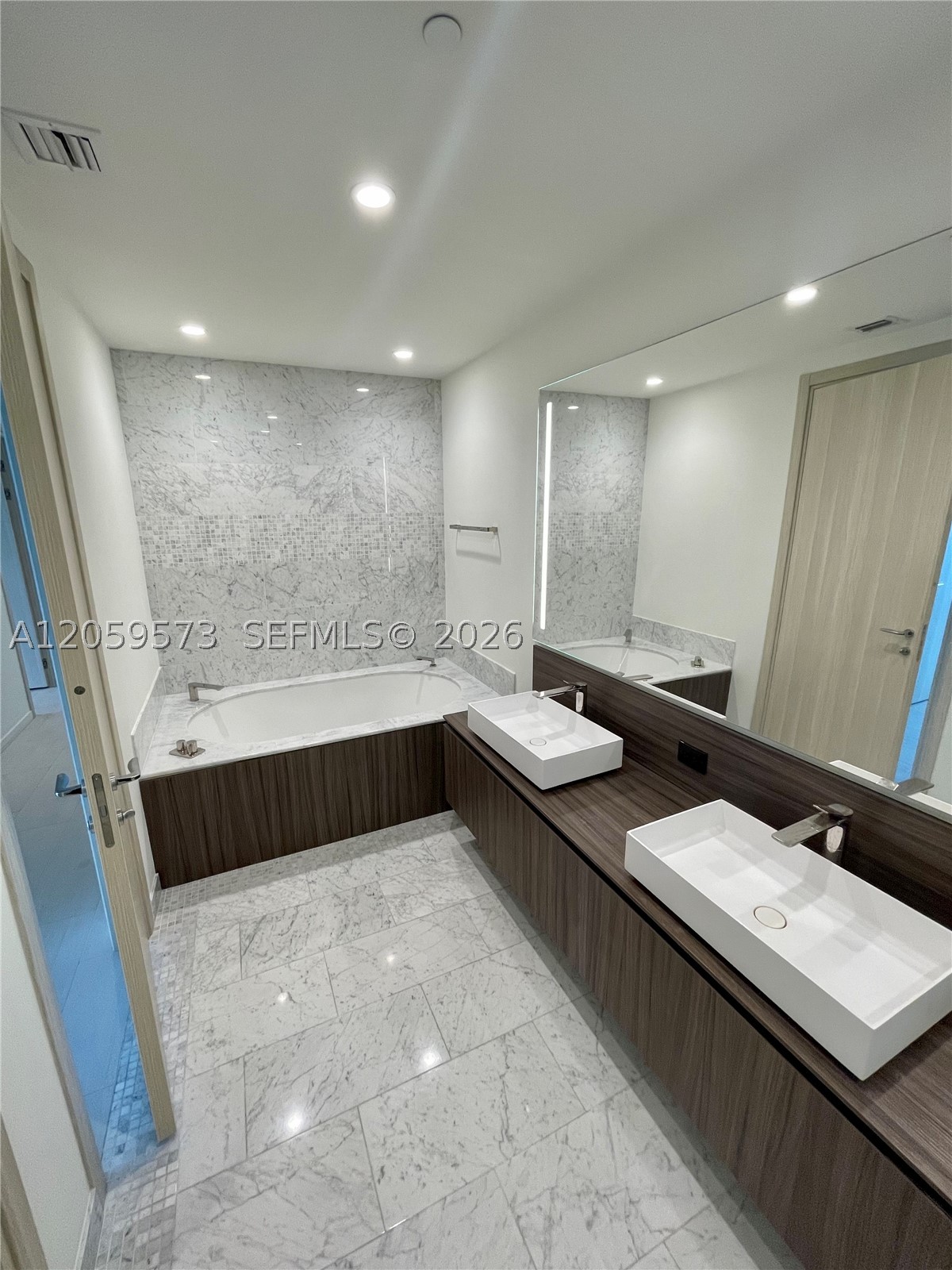 Undisclosed Address Miami, FL 33131