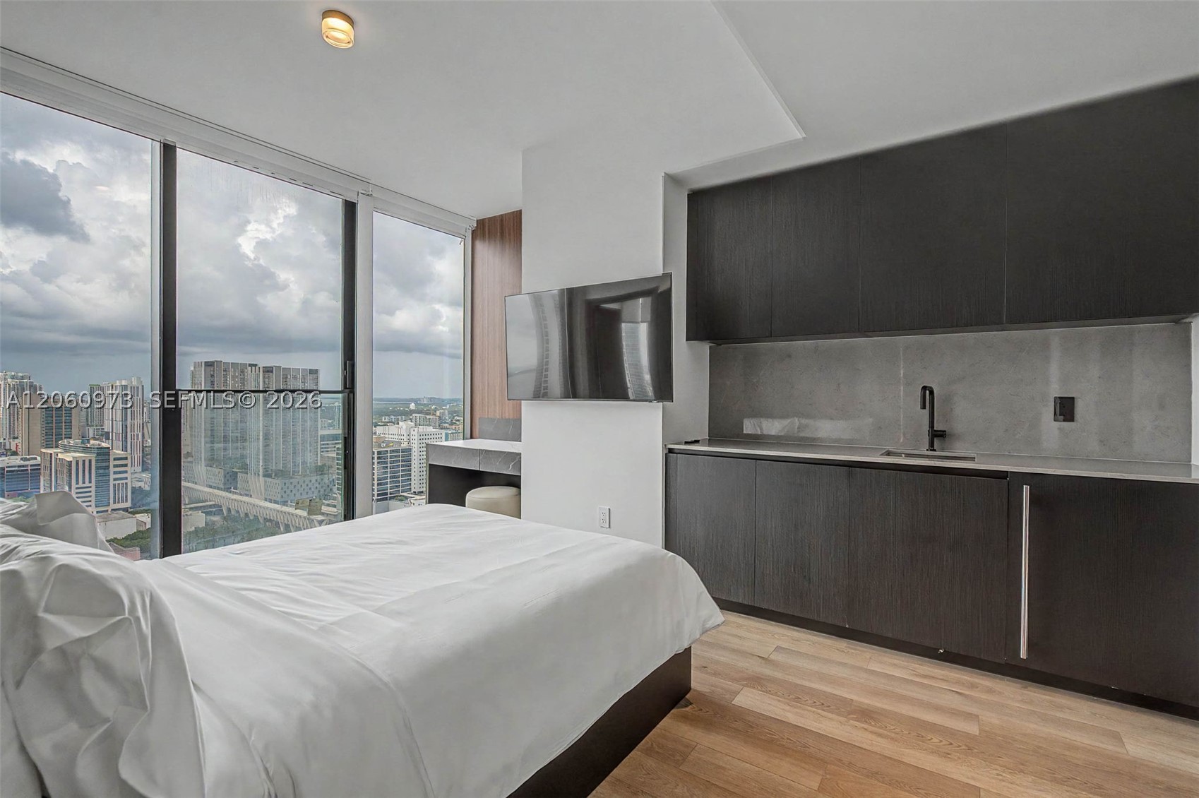 image E11EVEN Hotel & Residences12