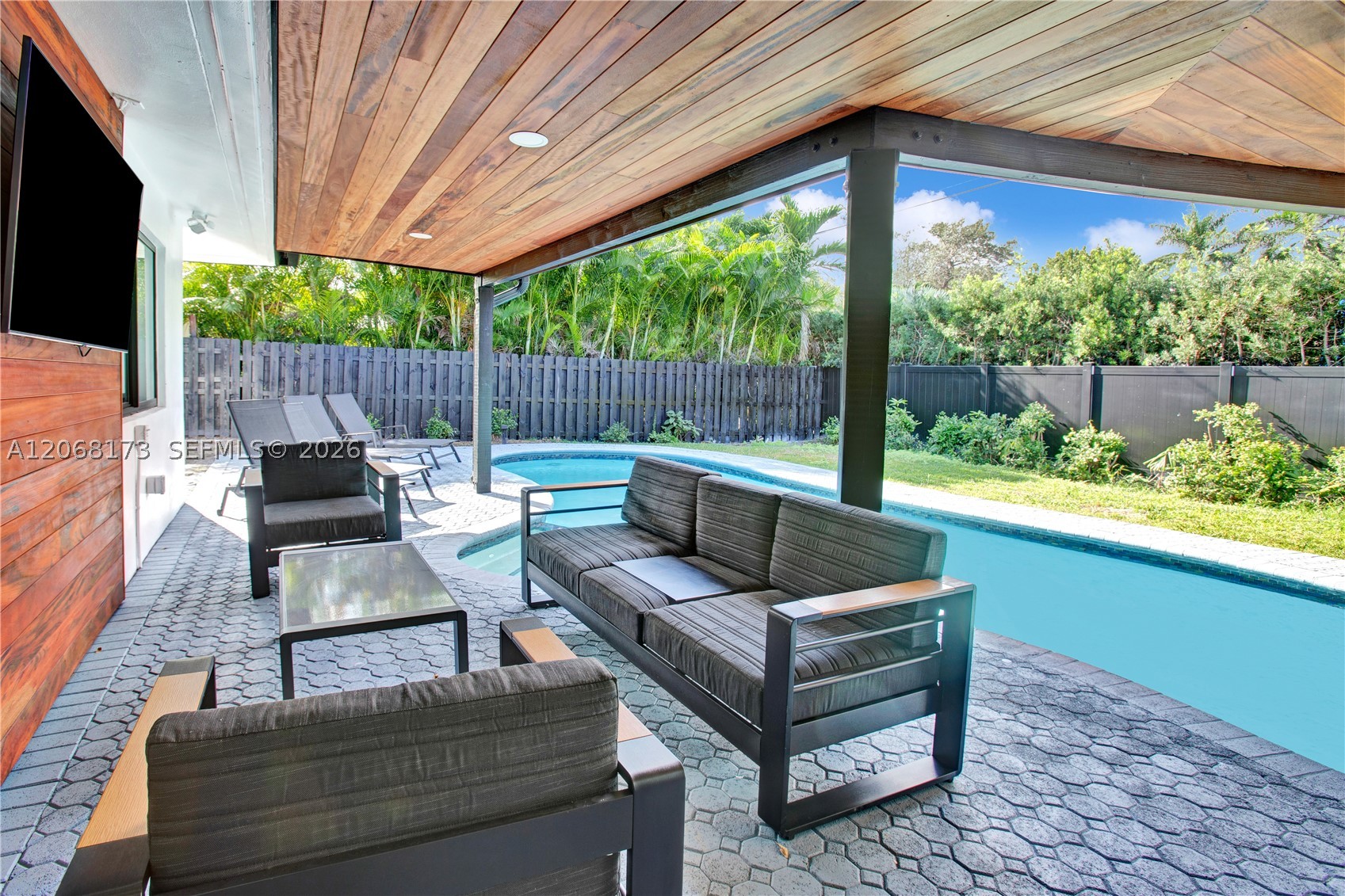 2457 NE 27th Ter Fort Lauderdale, FL 33305