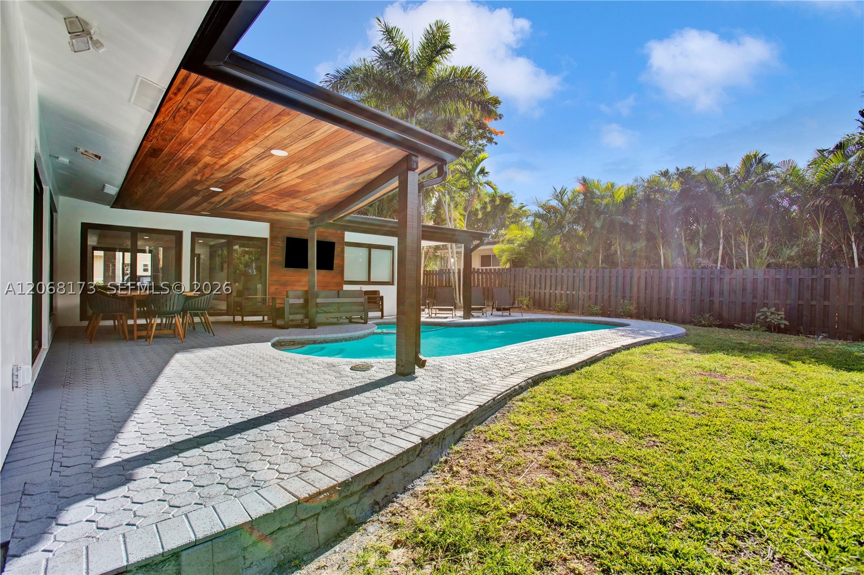 2457 NE 27th Ter Fort Lauderdale, FL 33305