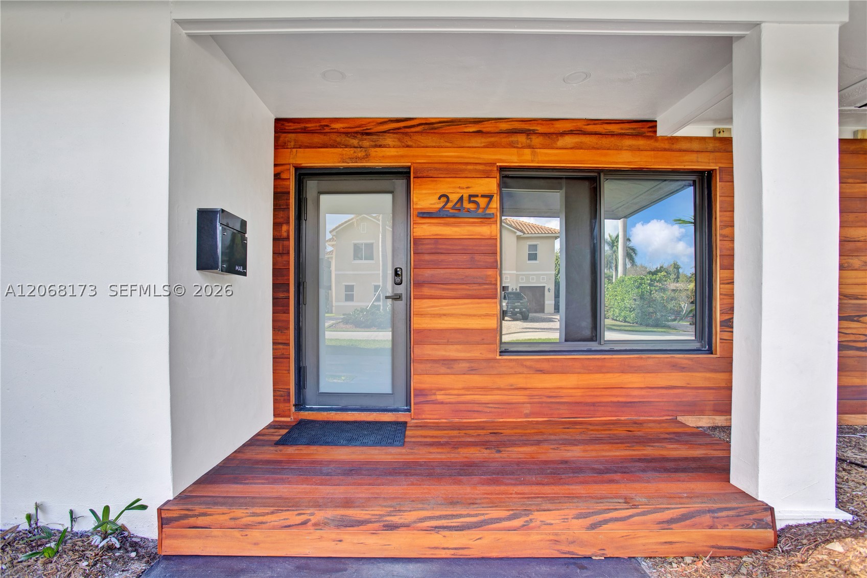 2457 NE 27th Ter Fort Lauderdale, FL 33305
