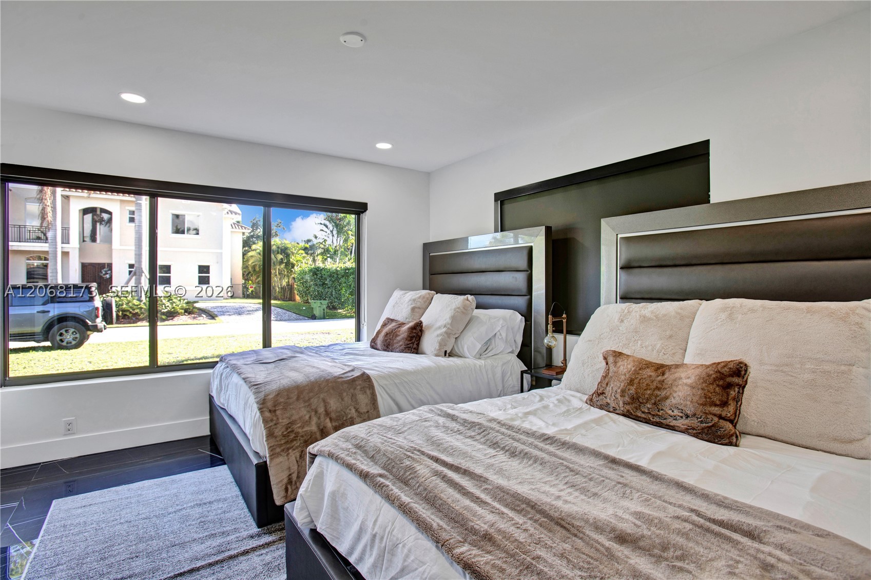 2457 NE 27th Ter Fort Lauderdale, FL 33305