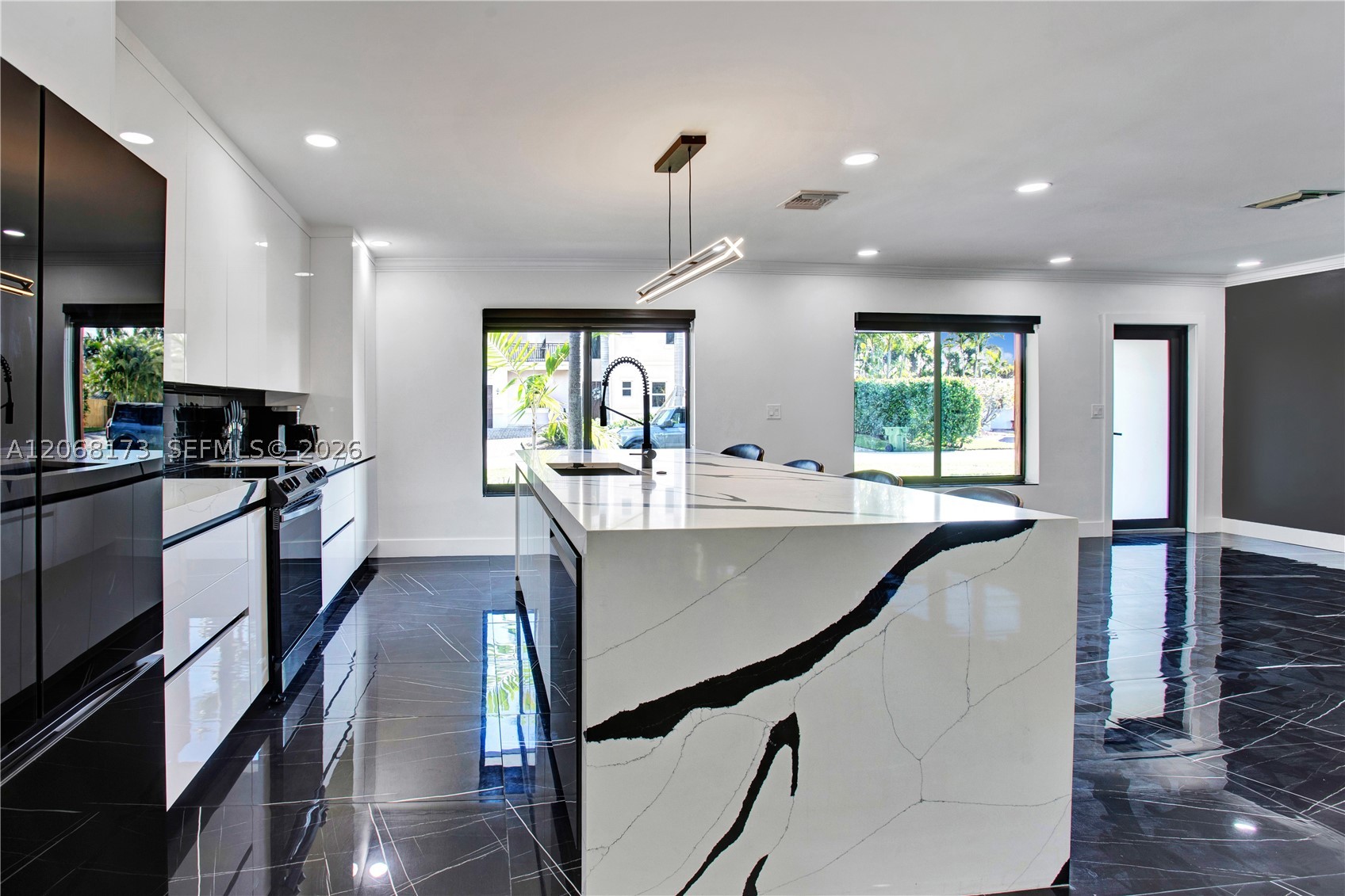 2457 NE 27th Ter Fort Lauderdale, FL 33305