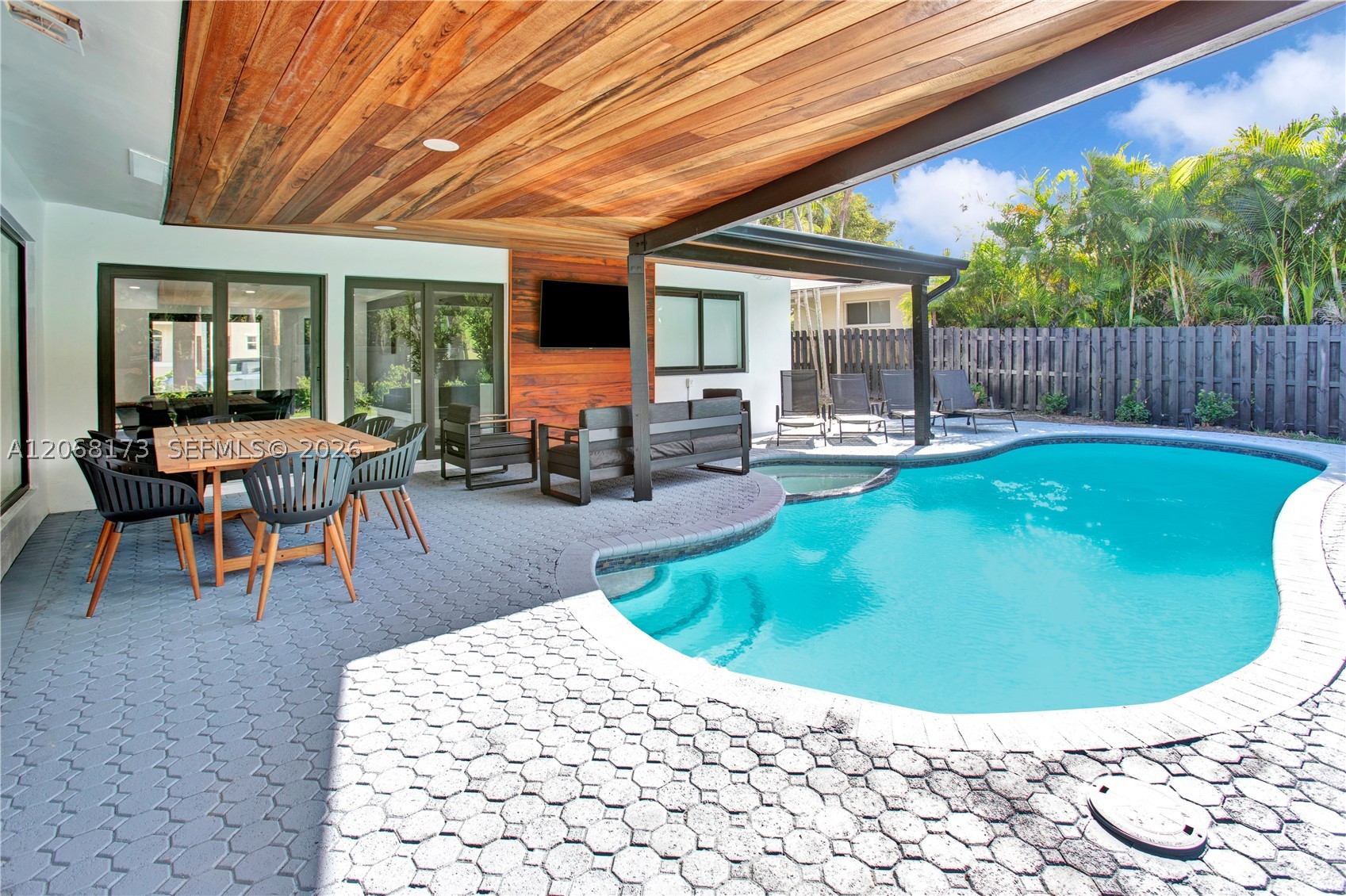 2457 NE 27th Ter Fort Lauderdale, FL 33305