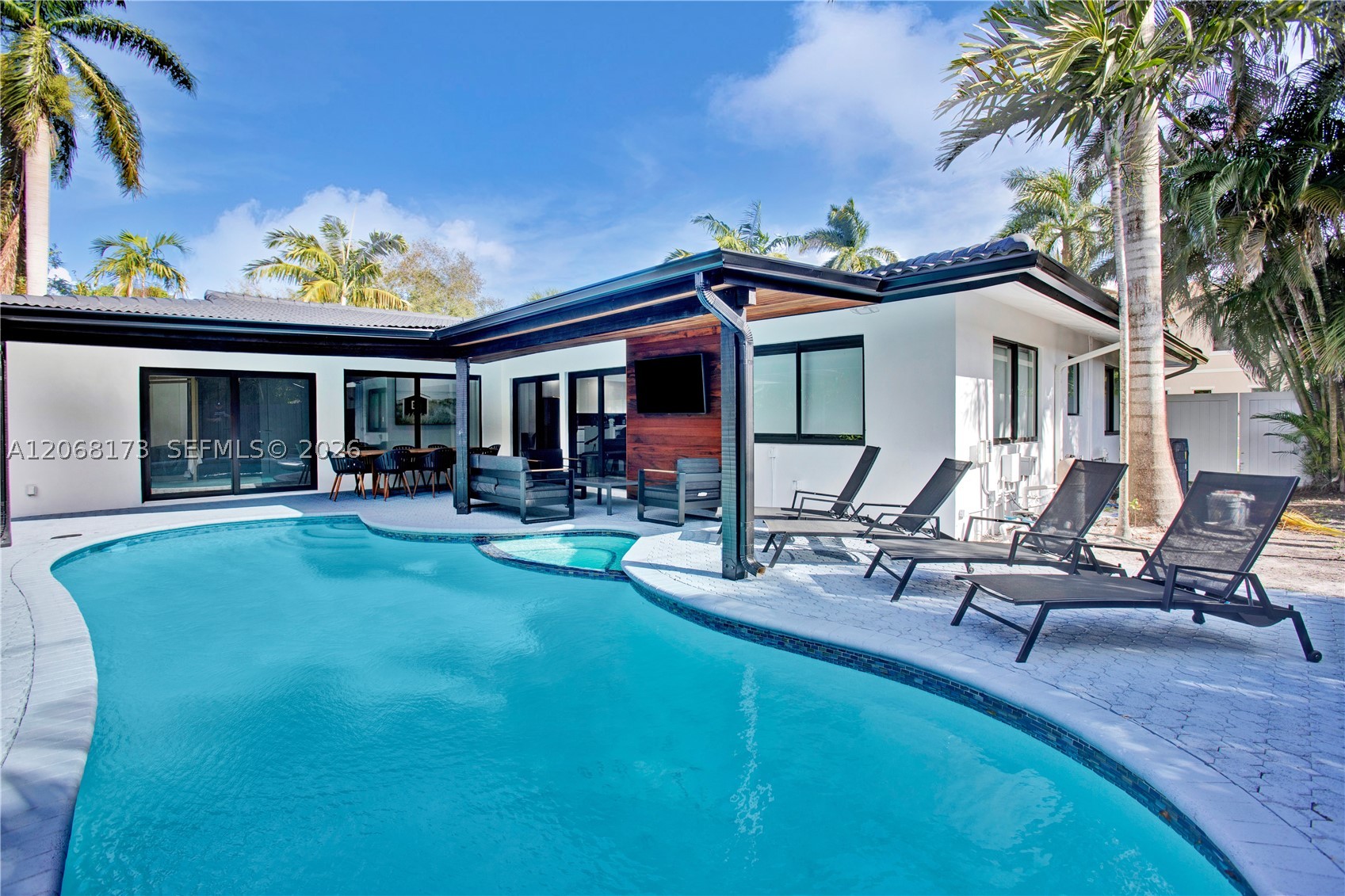 2457 NE 27th Ter Fort Lauderdale, FL 33305