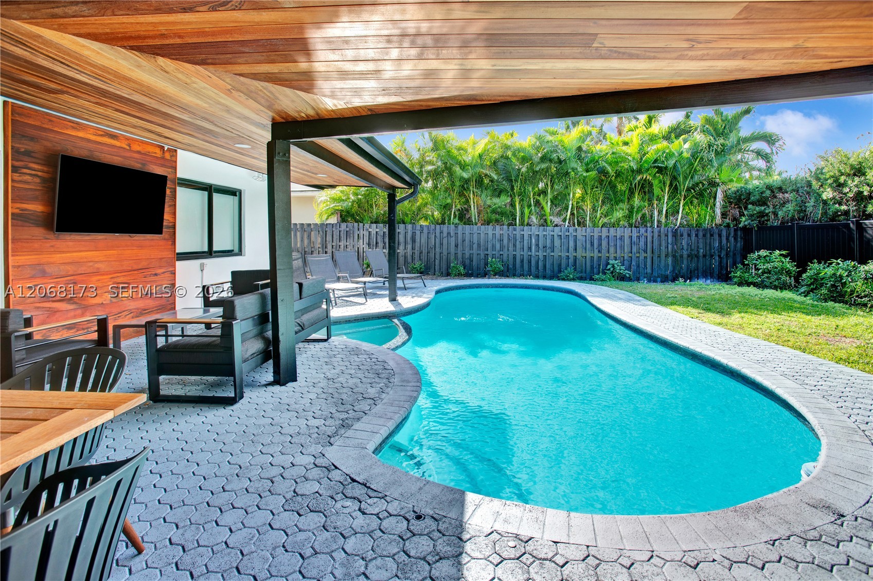 2457 NE 27th Ter Fort Lauderdale, FL 33305
