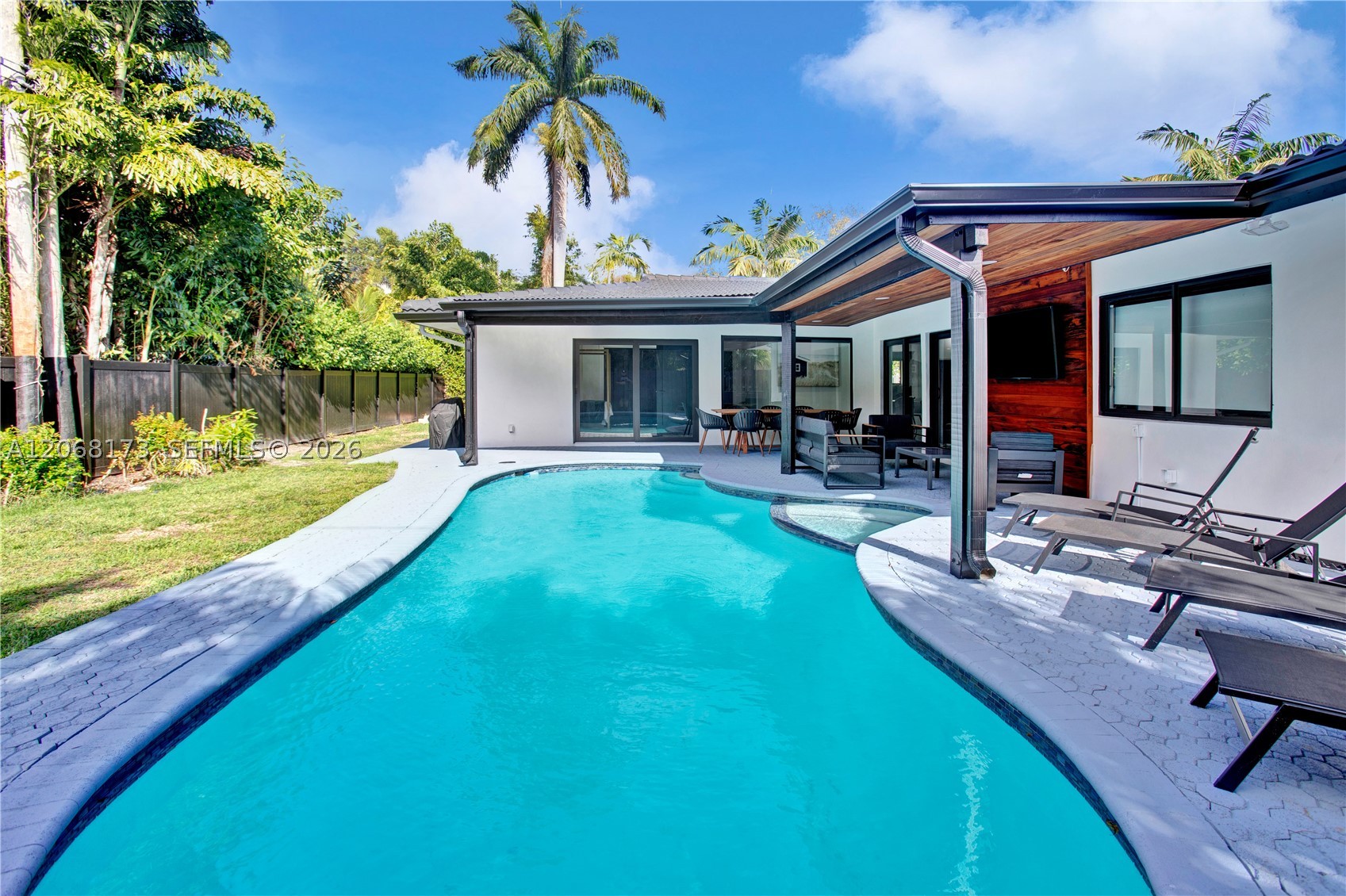 2457 NE 27th Ter Fort Lauderdale, FL 33305
