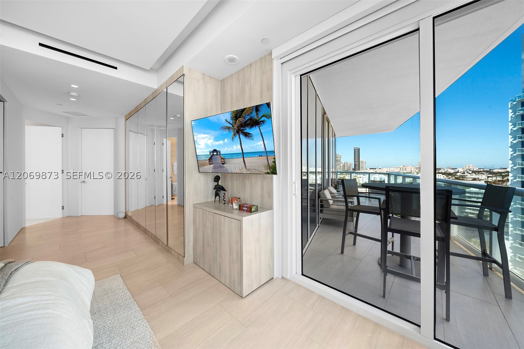 image Continuum South Beach South Tower18