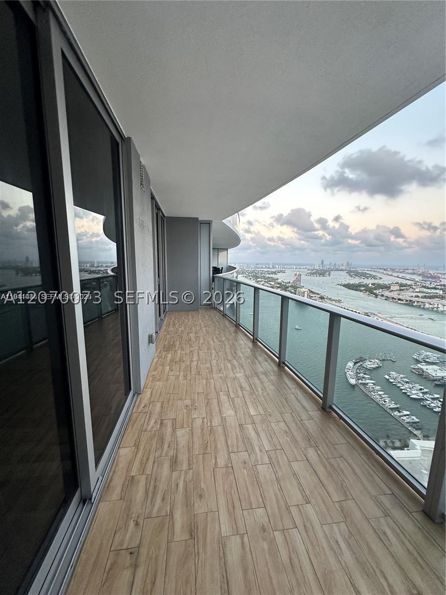 image Aria on the Bay8