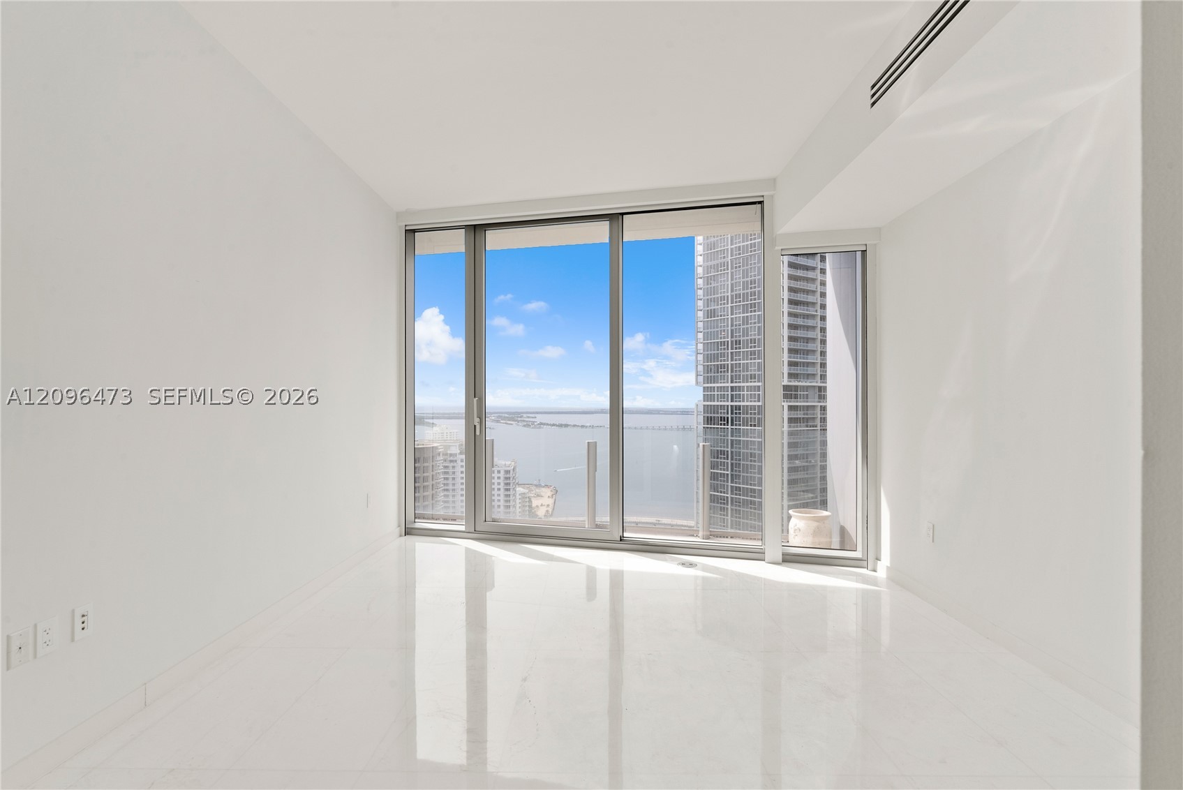 image Aston Martin Residences24