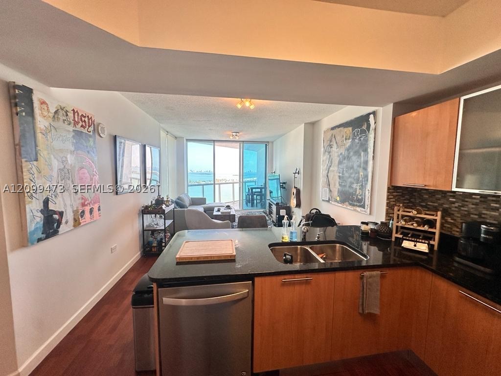 image Platinum Condominium6