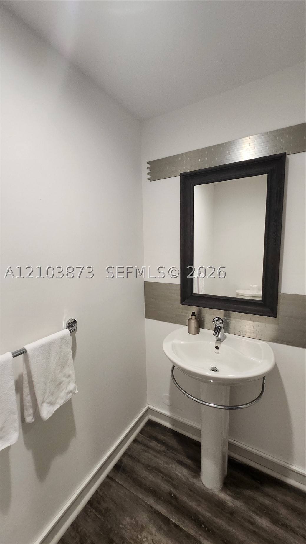 300 S Biscayne Blvd #L-808 Miami, FL 33131