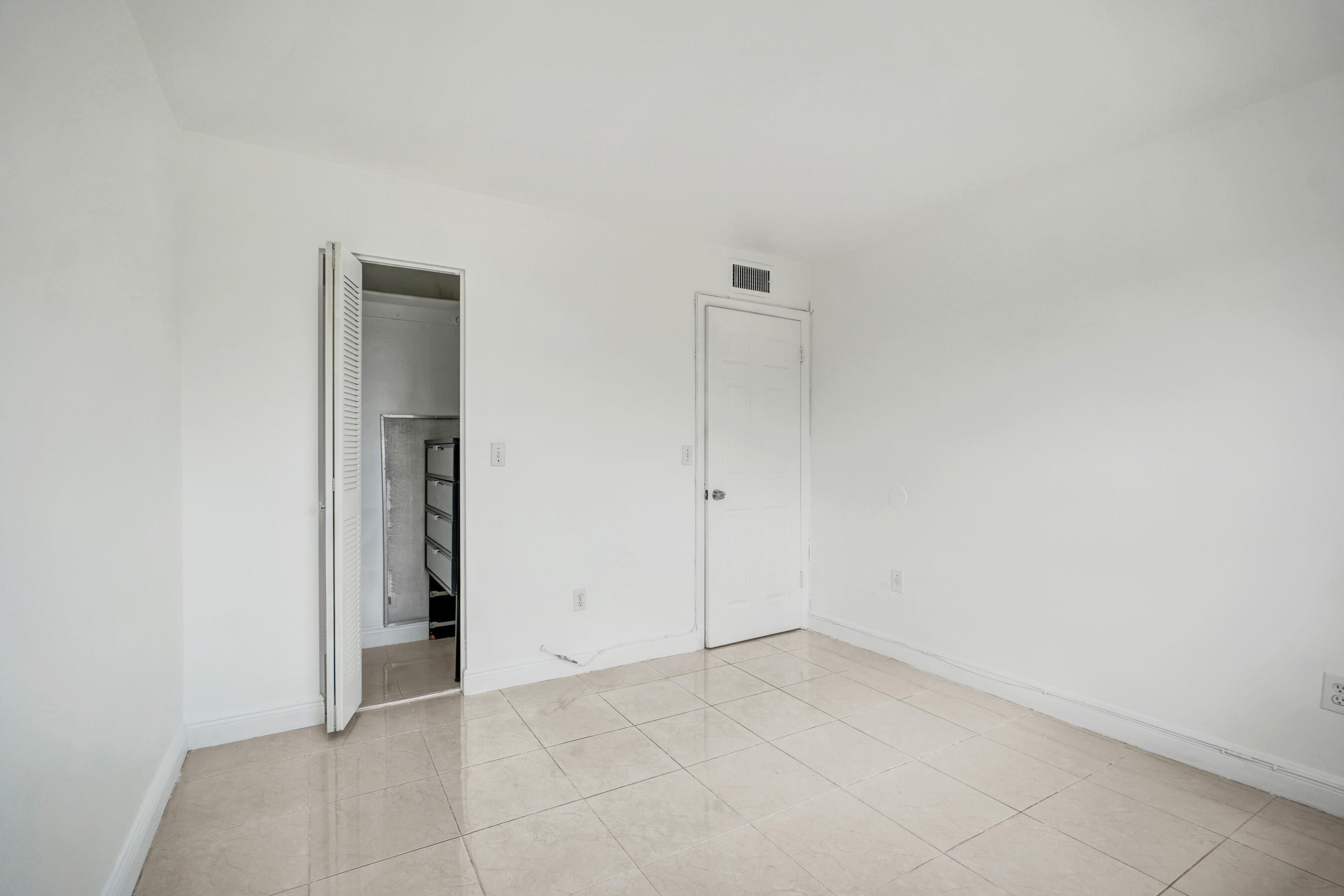 1801 S Treasure #528 North Bay Village, FL 33141