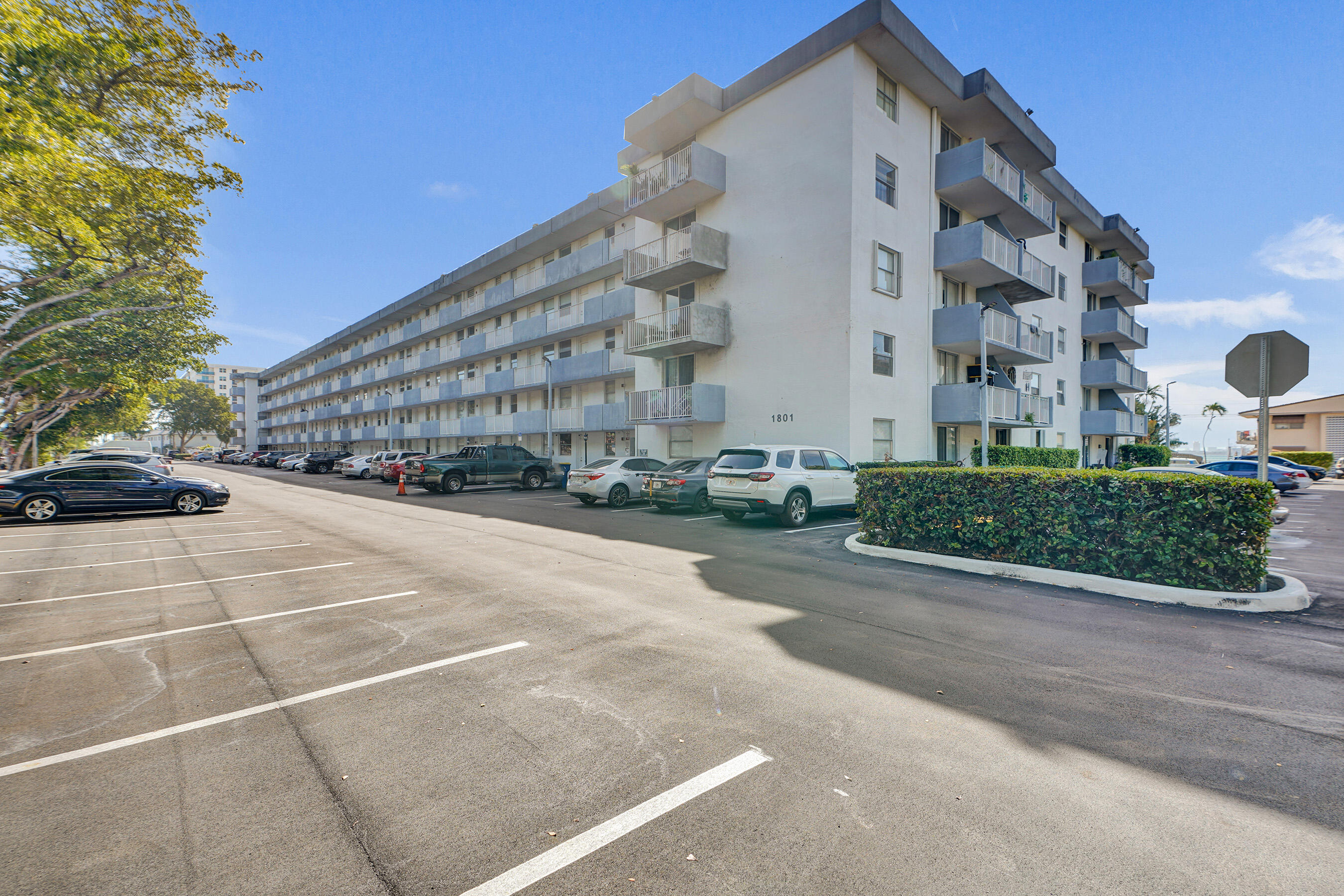 1801 S Treasure #528 North Bay Village, FL 33141