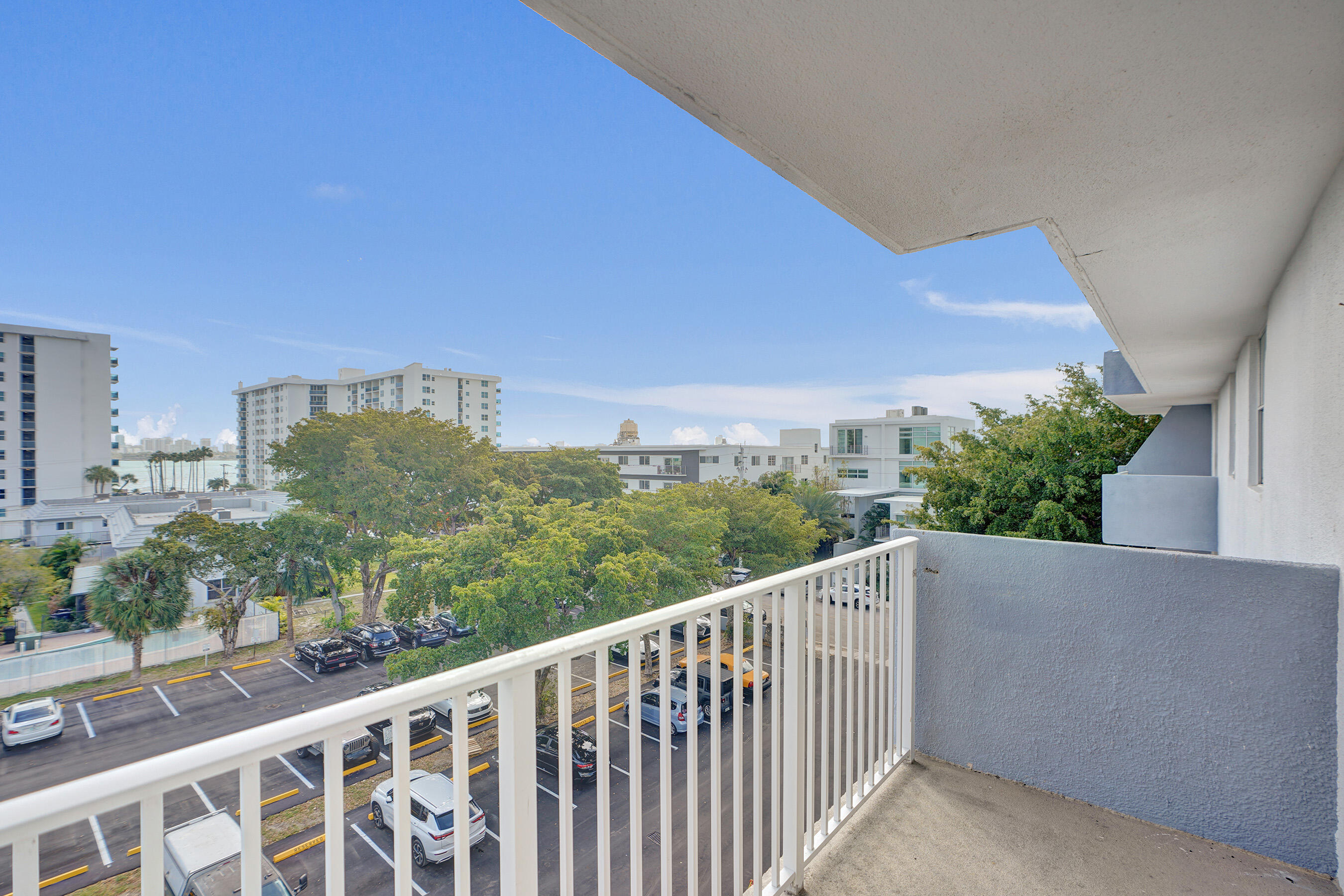 1801 S Treasure #528 North Bay Village, FL 33141