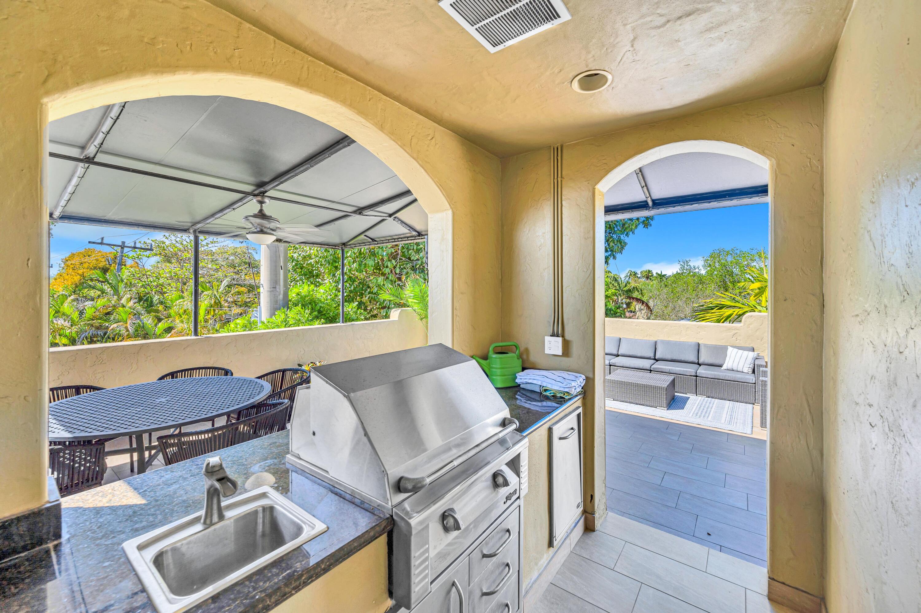 449 NE 16th Fort Lauderdale, FL 33301