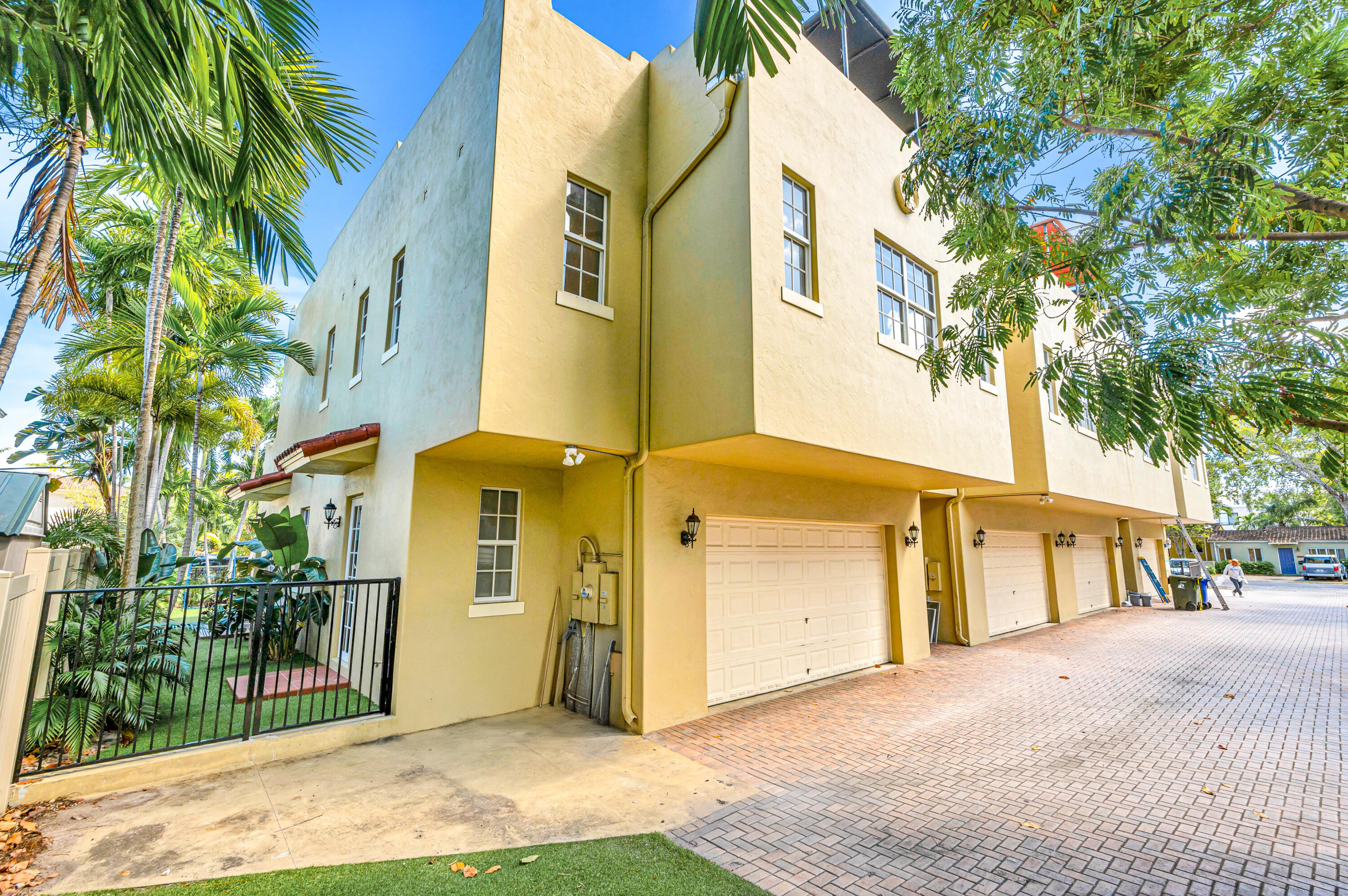 449 NE 16th Fort Lauderdale, FL 33301