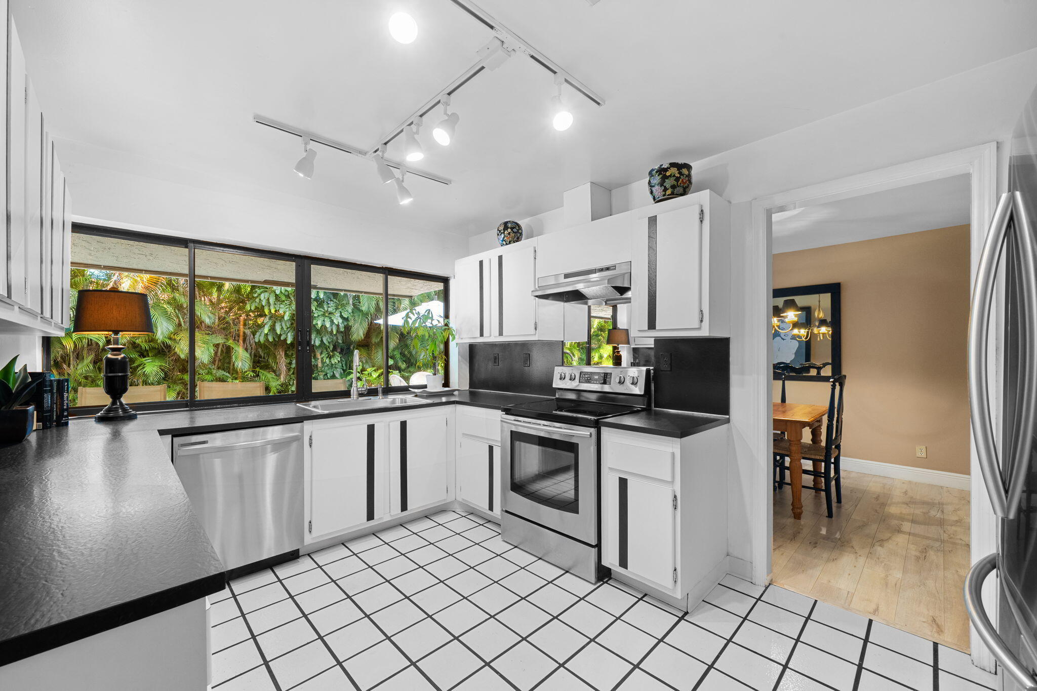 8730 Lake Dasha Plantation, FL 33324