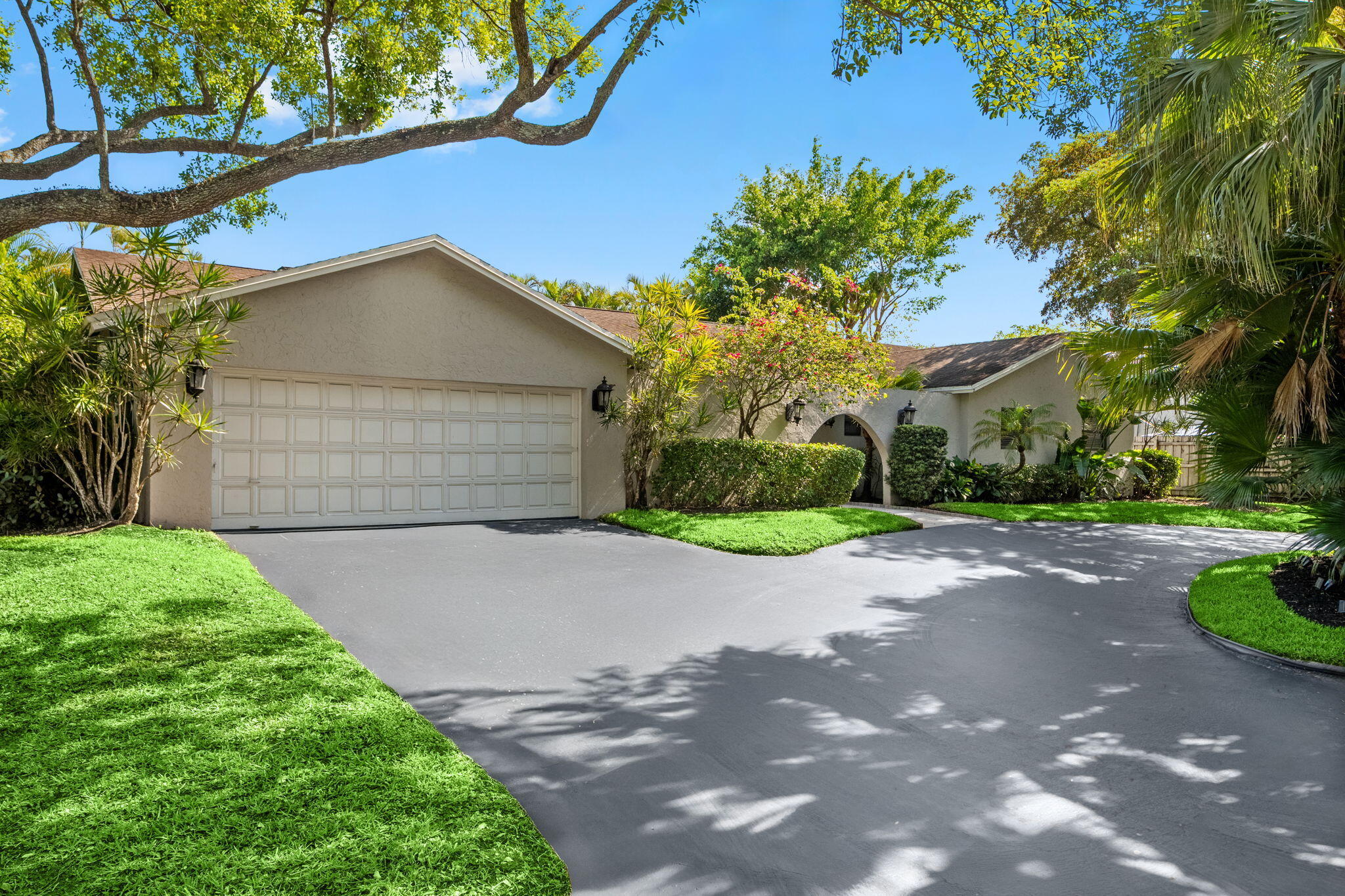 8730 Lake Dasha Plantation, FL 33324