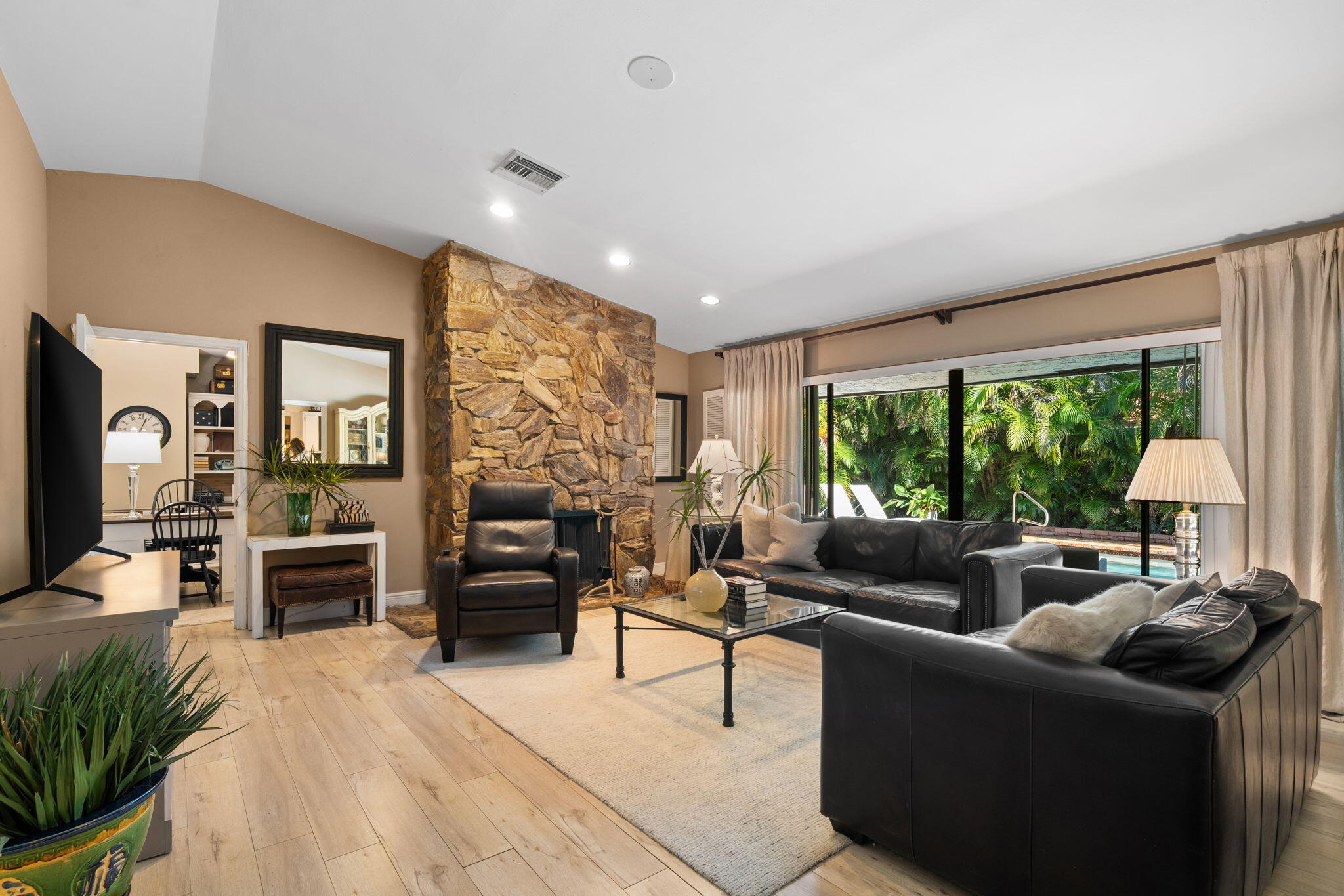 8730 Lake Dasha Plantation, FL 33324