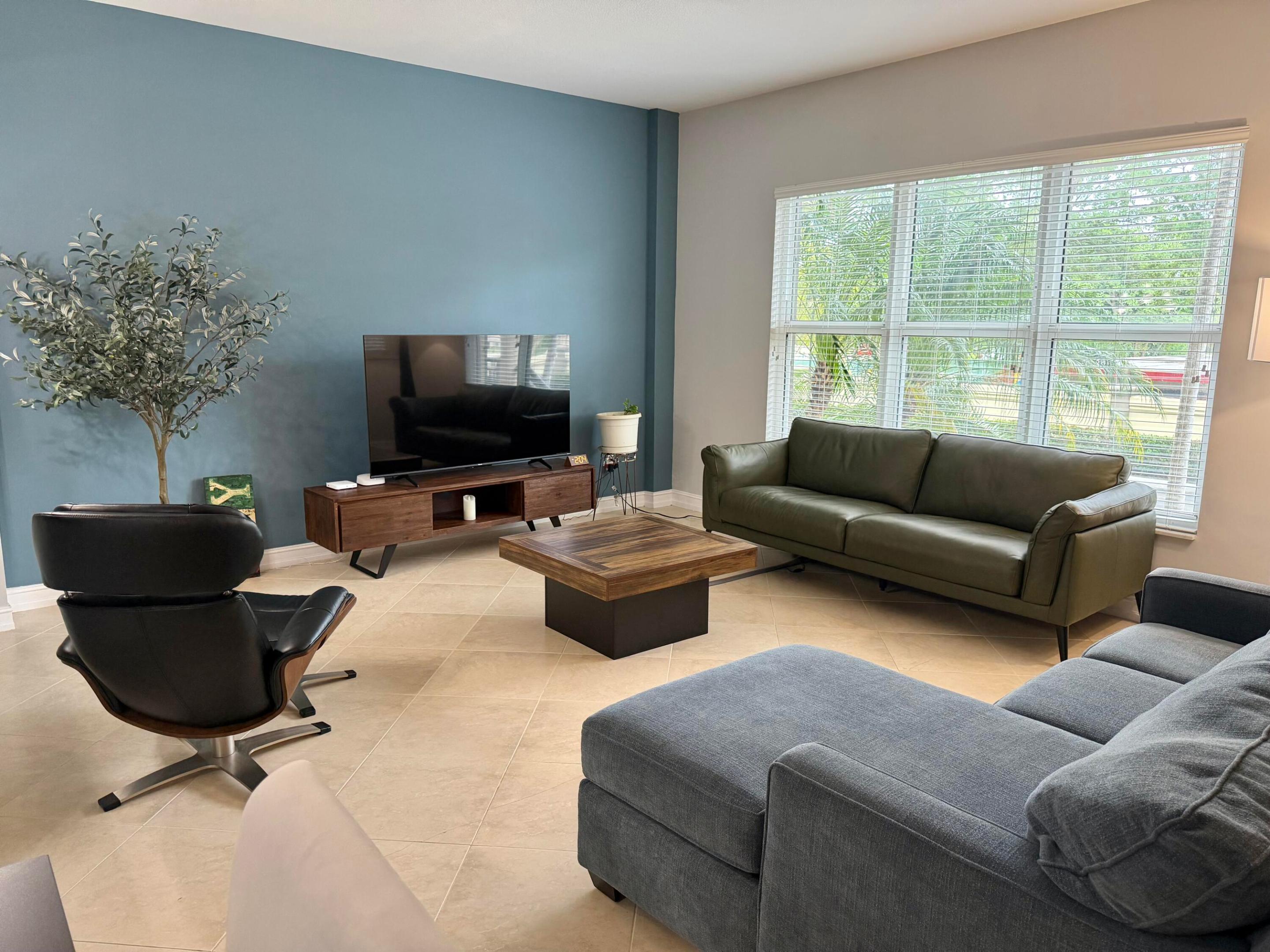 2609 NE 14th #106