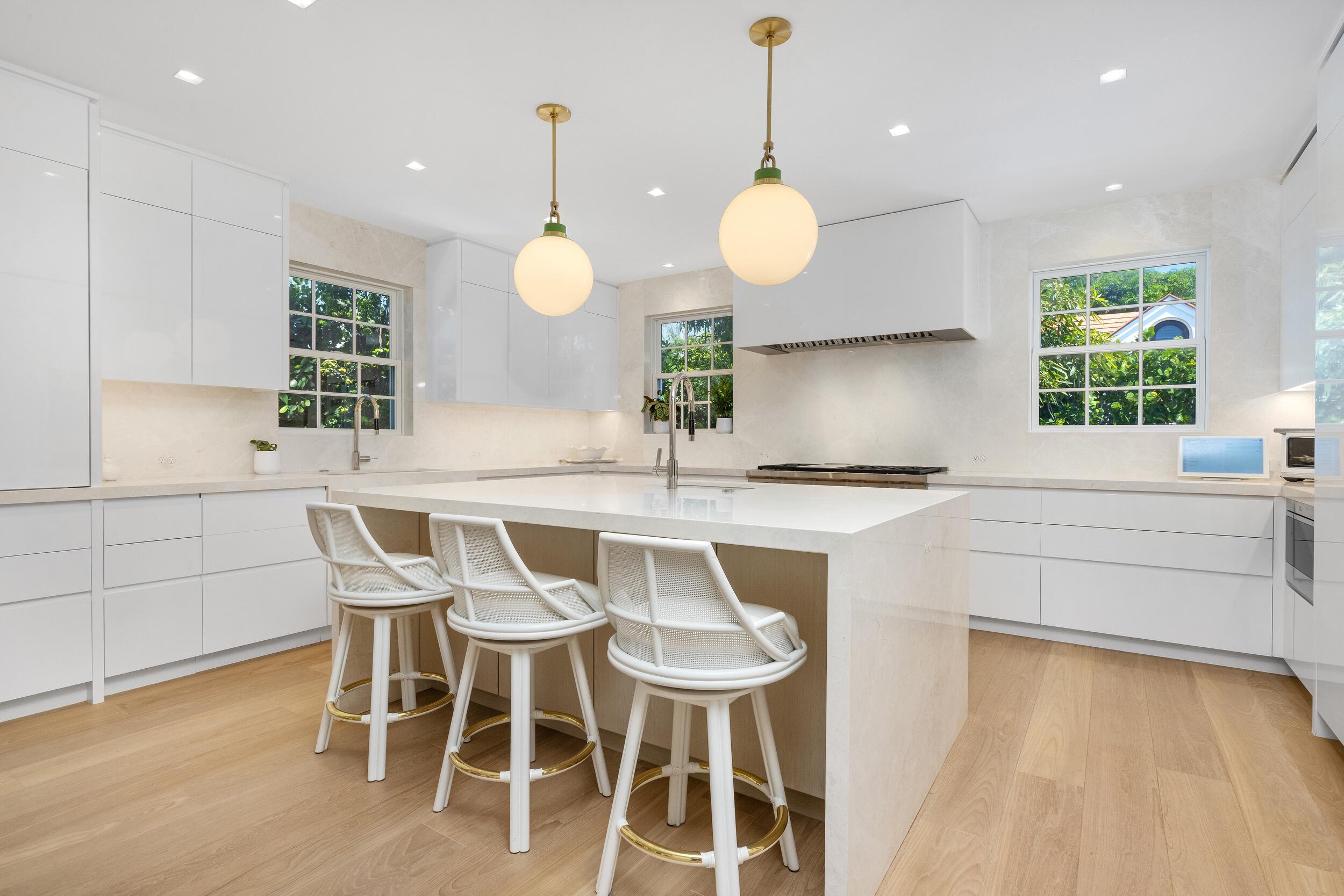 991 N Lake Palm Beach, FL 33480