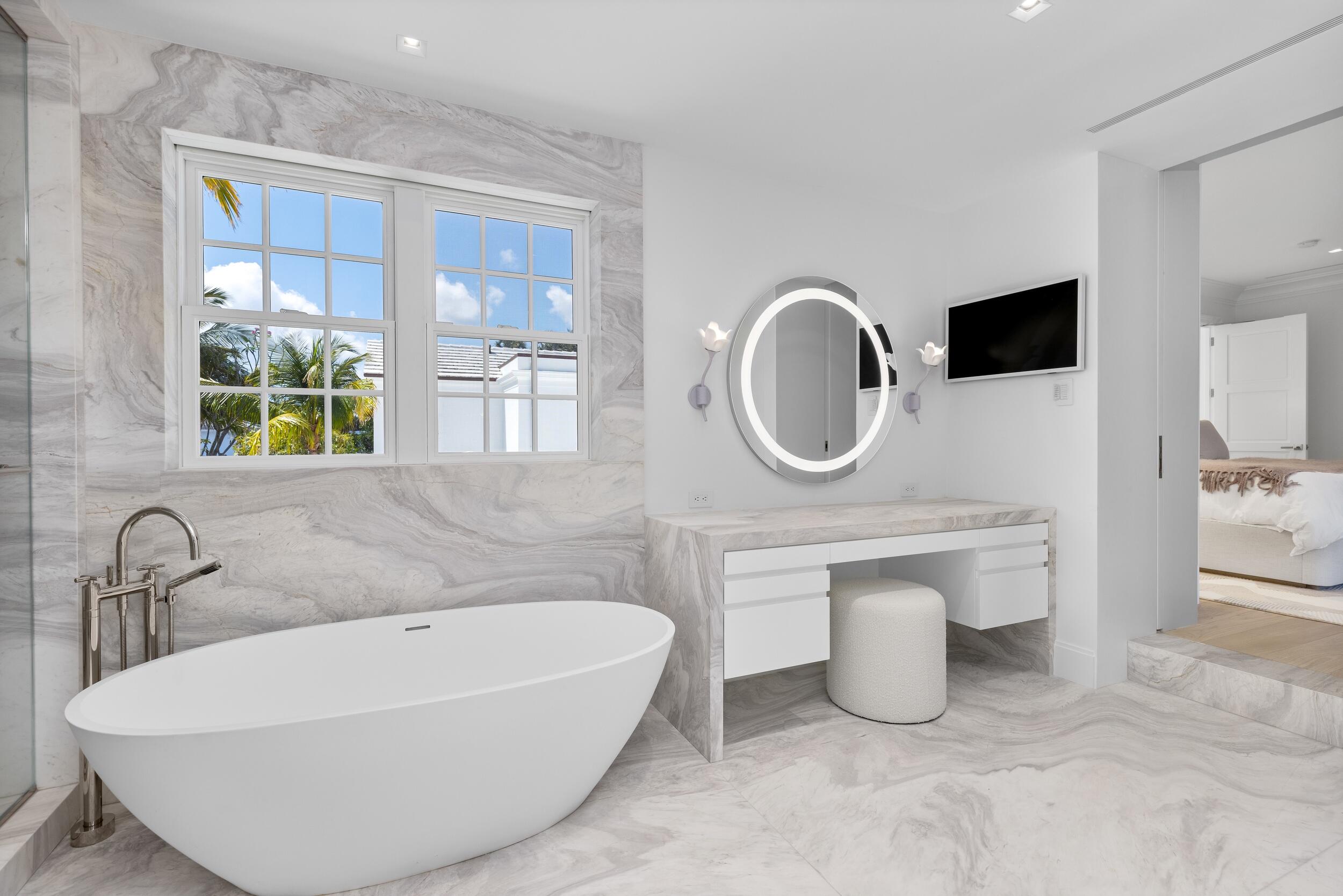 991 N Lake Palm Beach, FL 33480