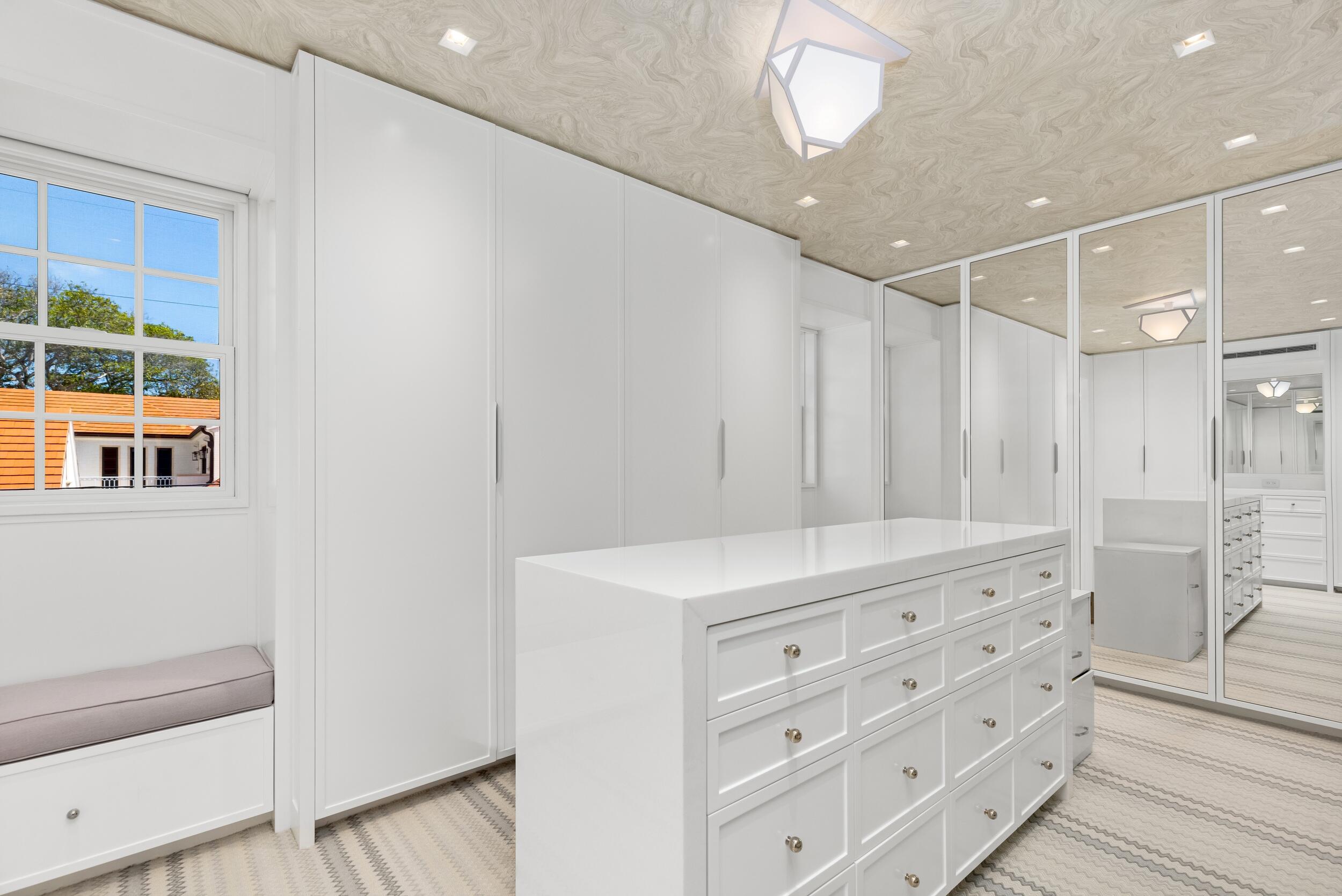 991 N Lake Palm Beach, FL 33480