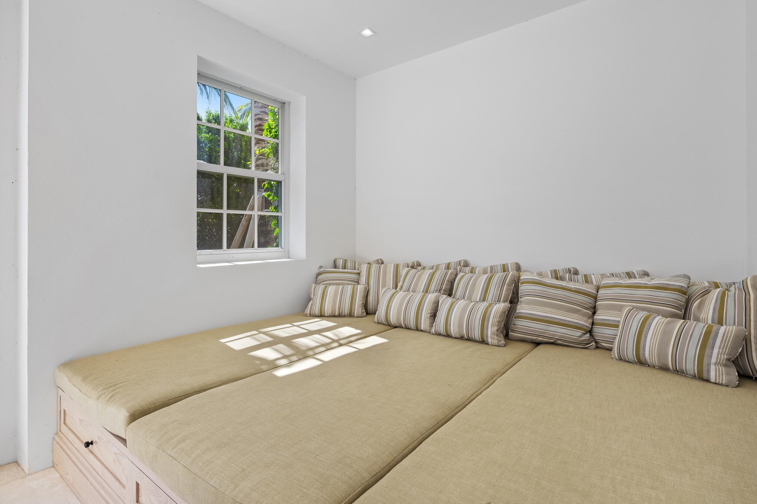 991 N Lake Palm Beach, FL 33480