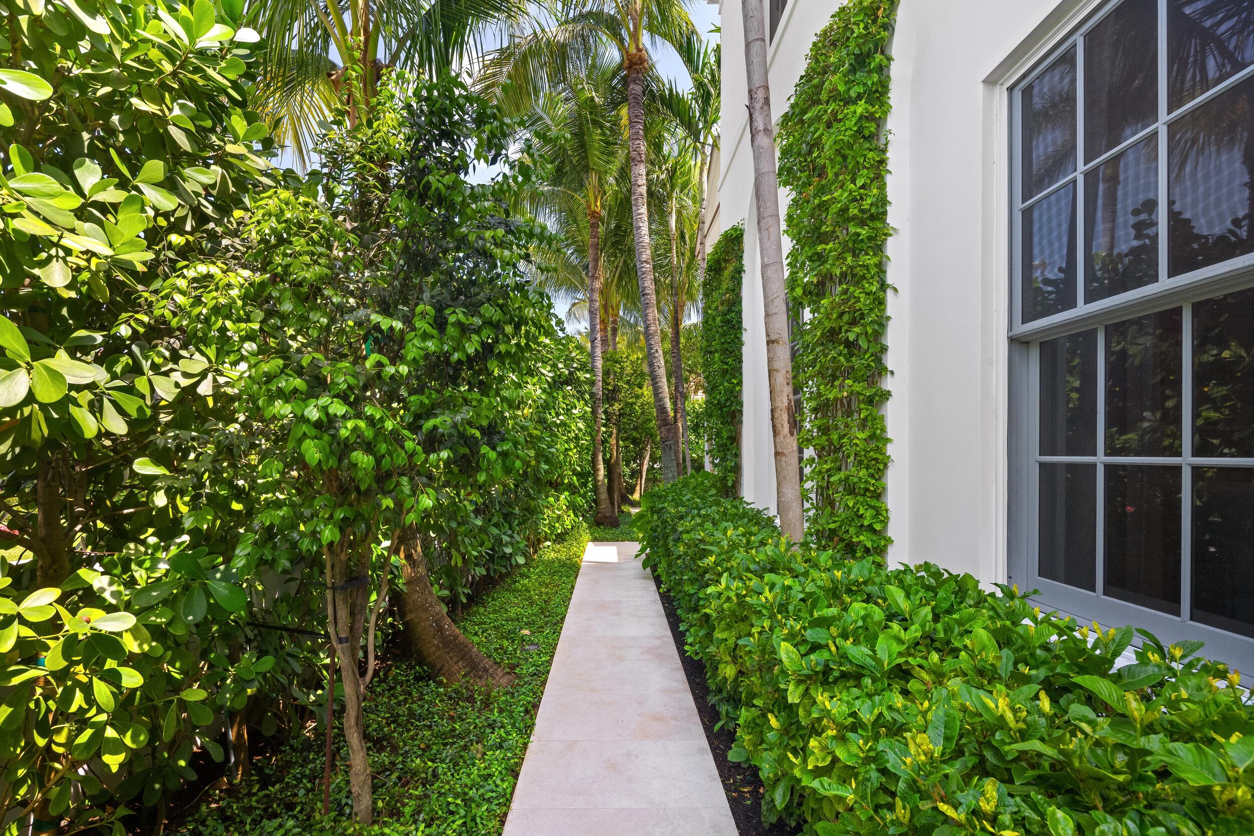 991 N Lake Palm Beach, FL 33480