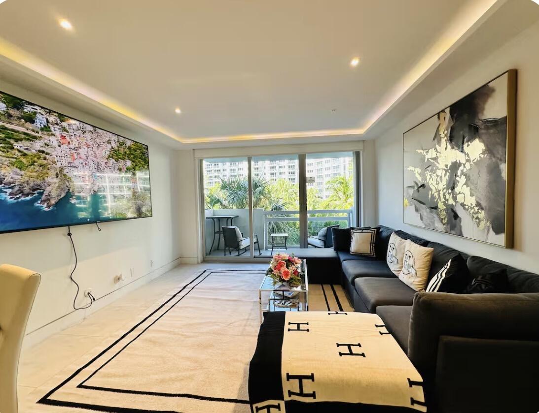 1500 Bay #364