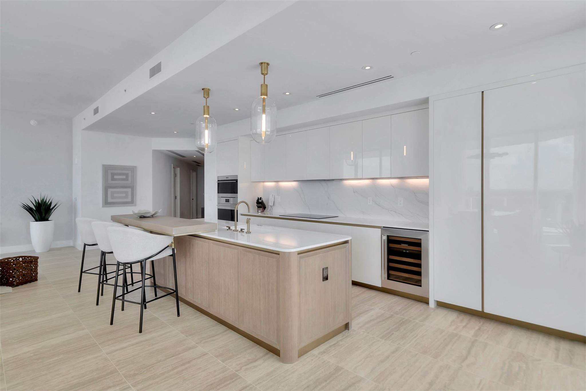 525 N Fort Lauderdale Bch #1903 Fort Lauderdale, FL 33304