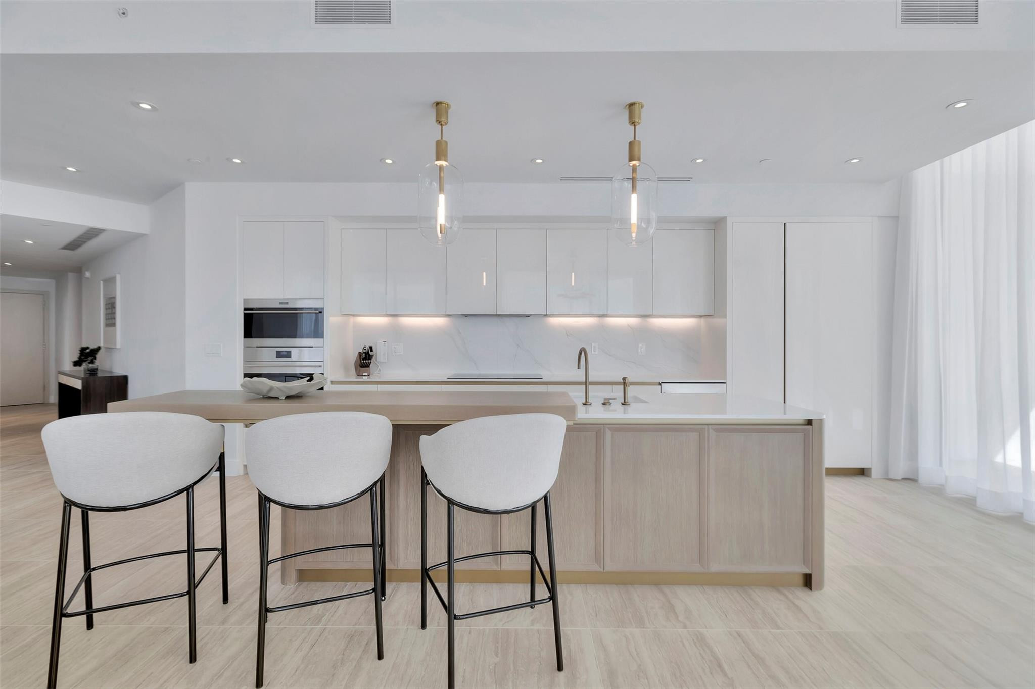 525 N Fort Lauderdale Bch #1903 Fort Lauderdale, FL 33304
