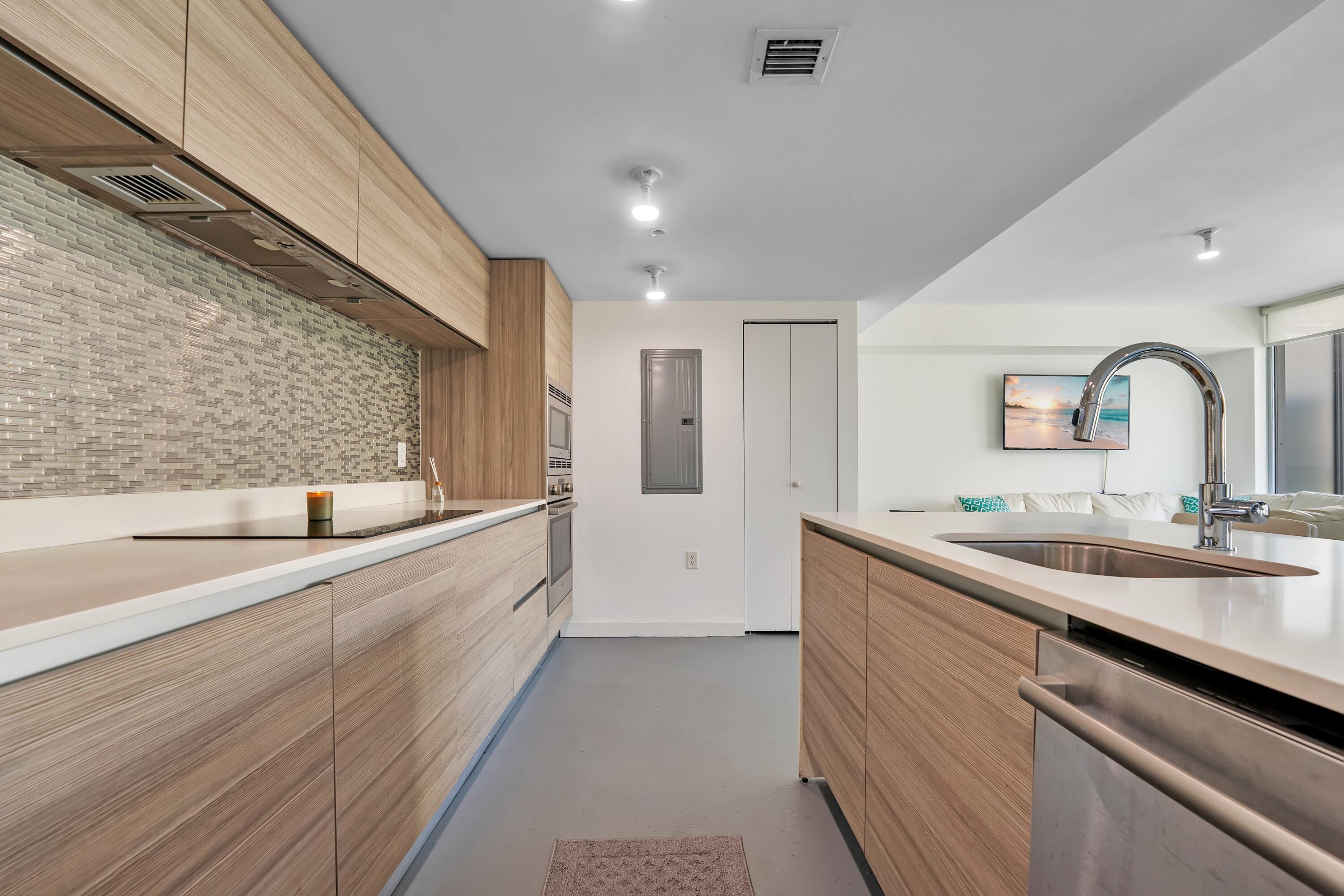 6620 Indian Crk #602 Miami Beach, FL 33141