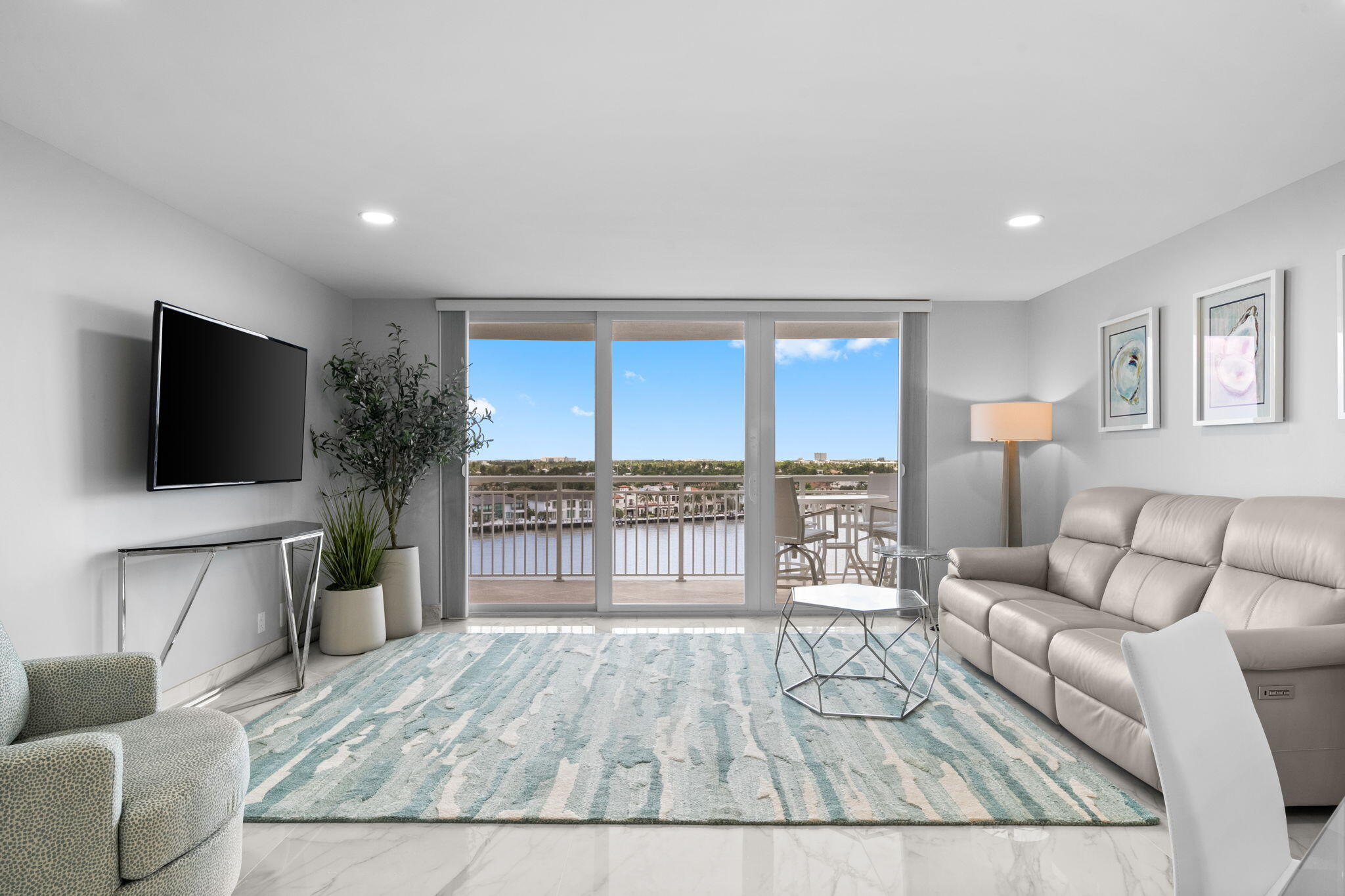 511 Bayshore #910 Fort Lauderdale, FL 33304
