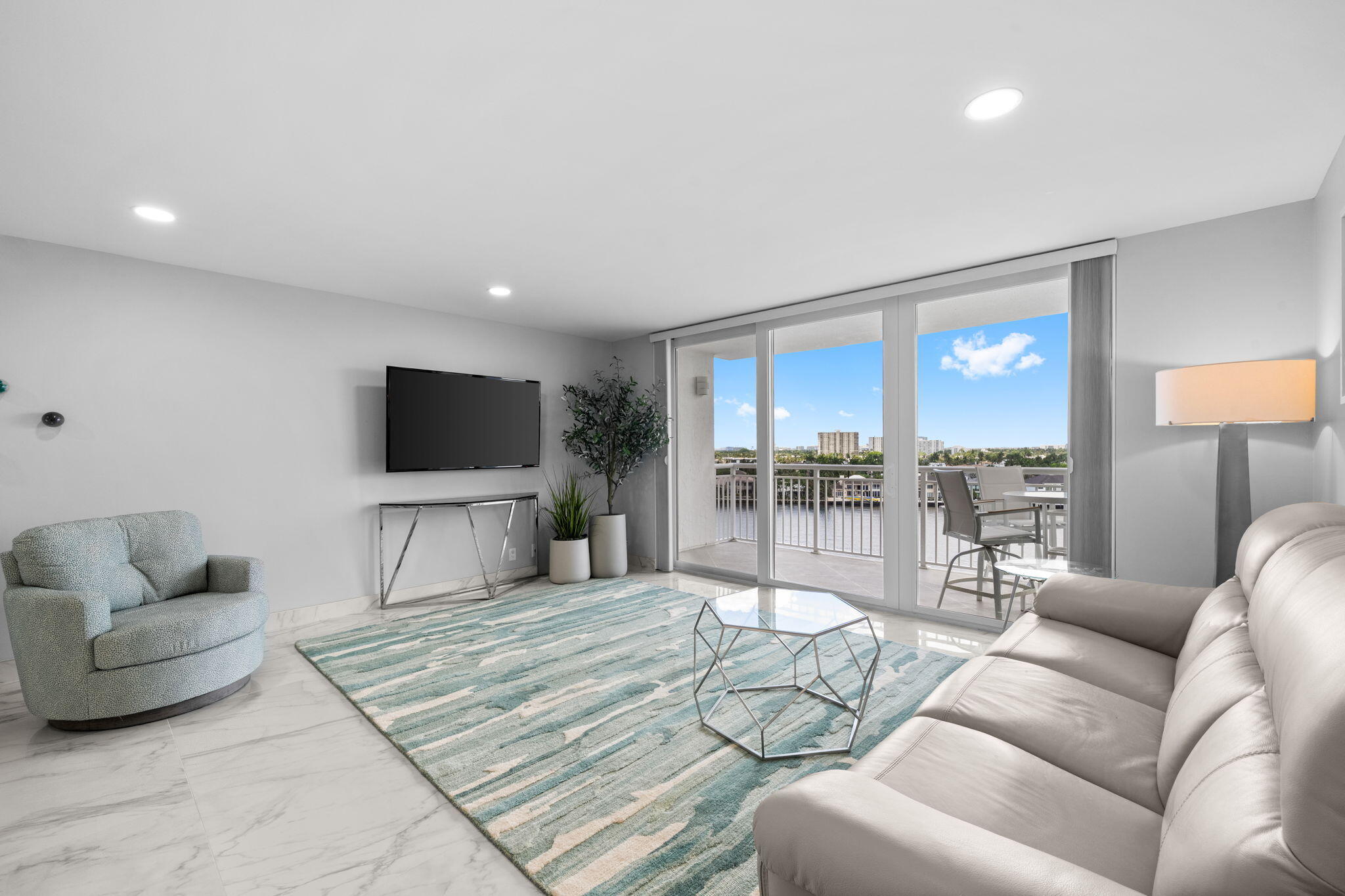 511 Bayshore #910 Fort Lauderdale, FL 33304
