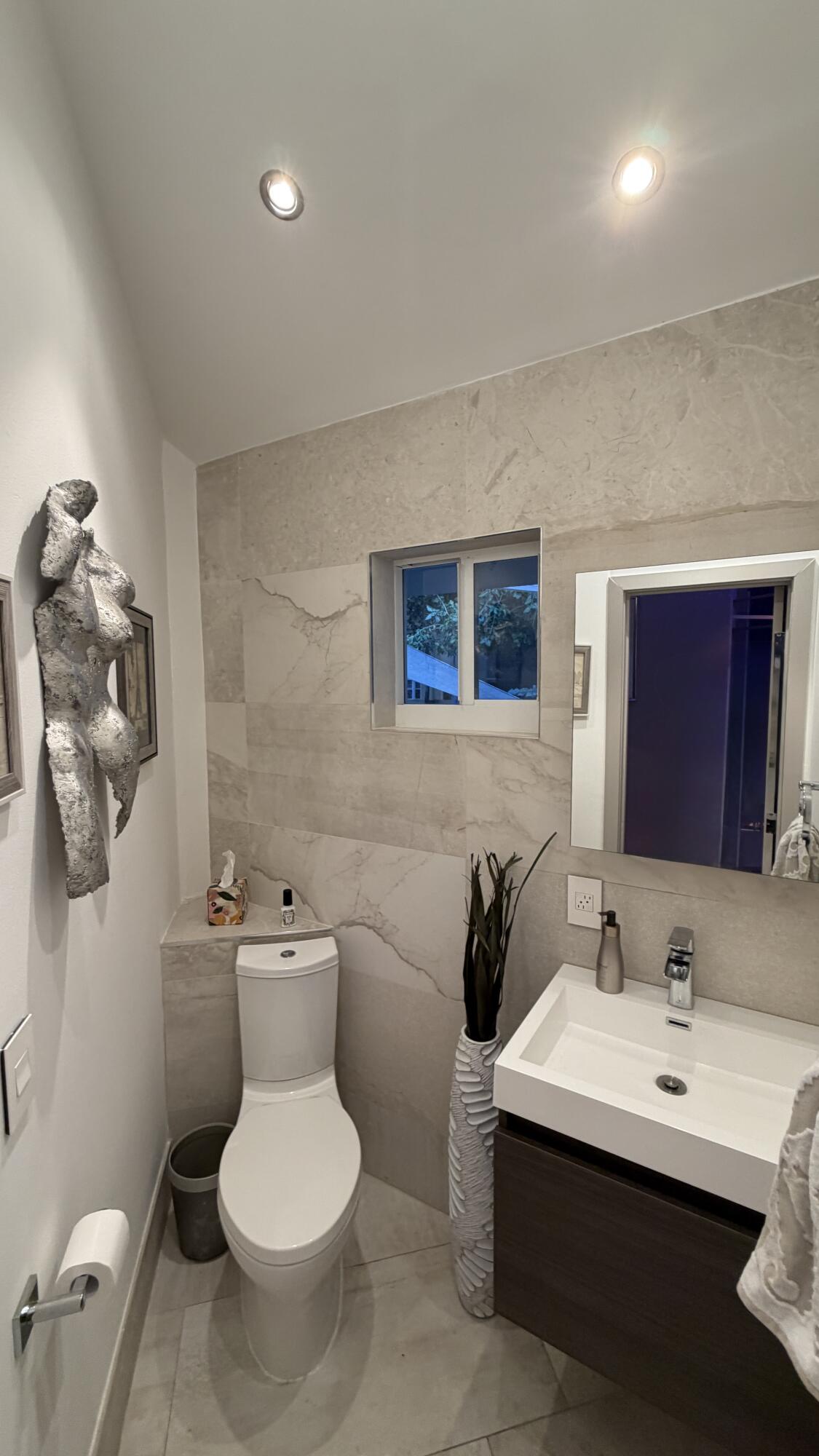 2571 Tigertail Miami, FL 33133