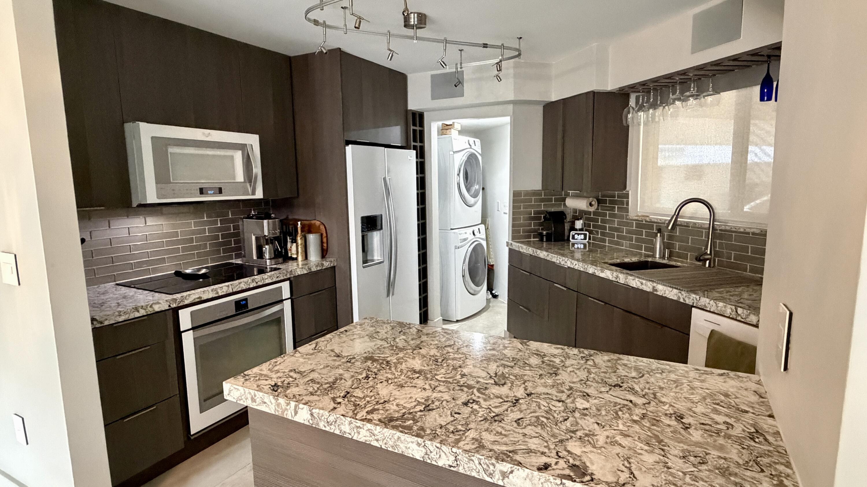 2571 Tigertail Miami, FL 33133