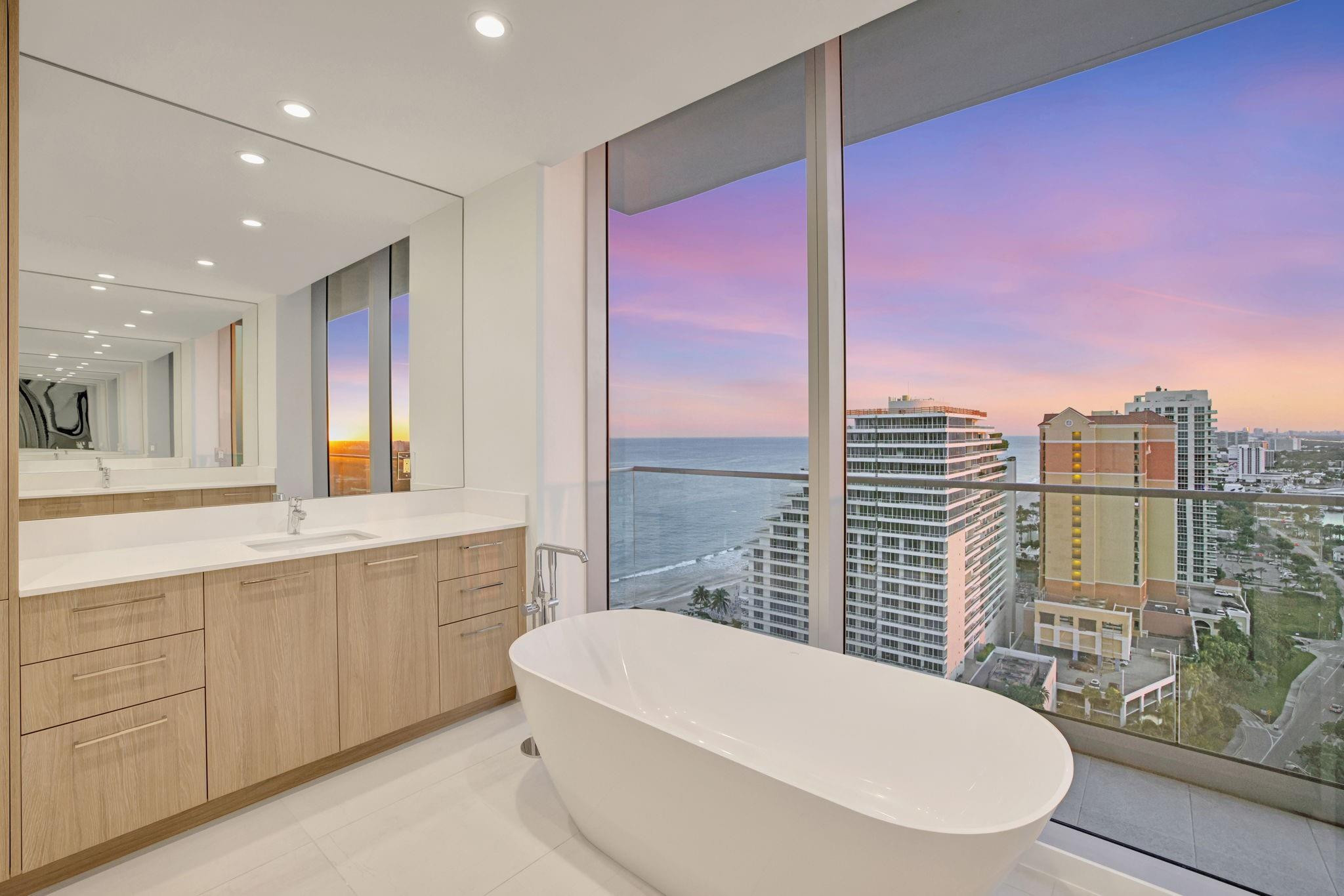 153 N Seabreeze #2202-S Fort Lauderdale, FL 33304