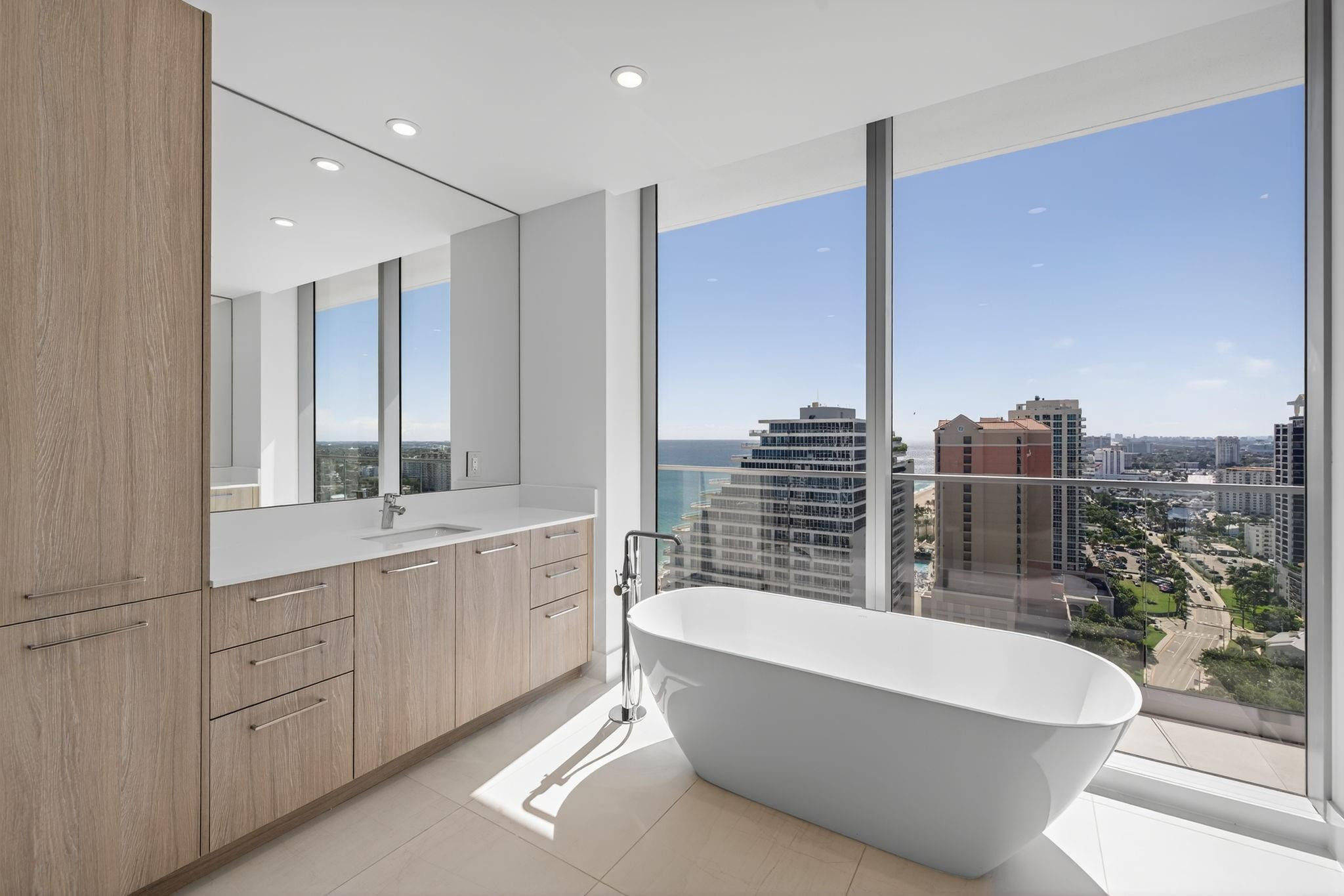 153 N Seabreeze #2202-S Fort Lauderdale, FL 33304