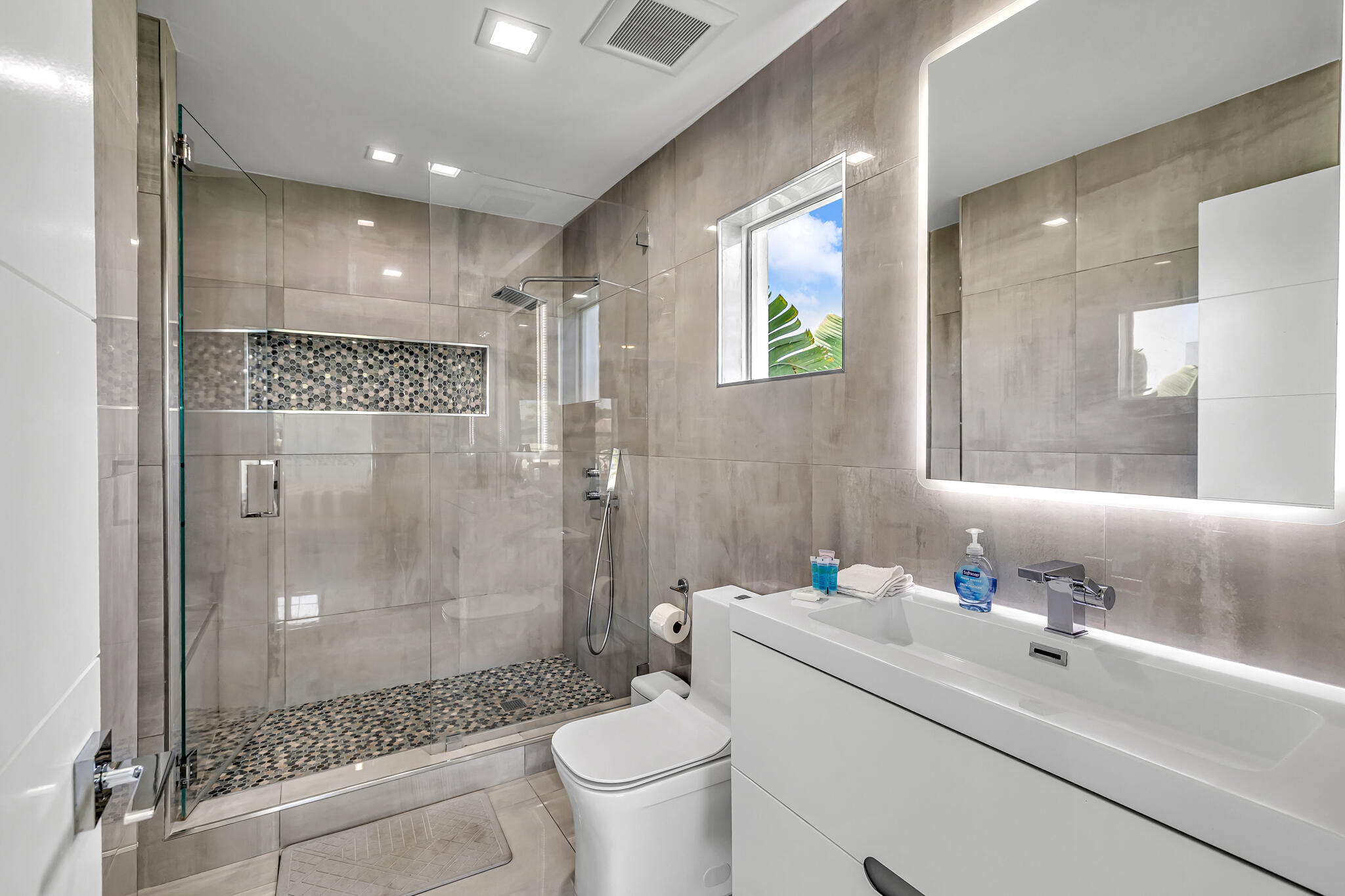 4921 NE 28th Lighthouse Point, FL 33064