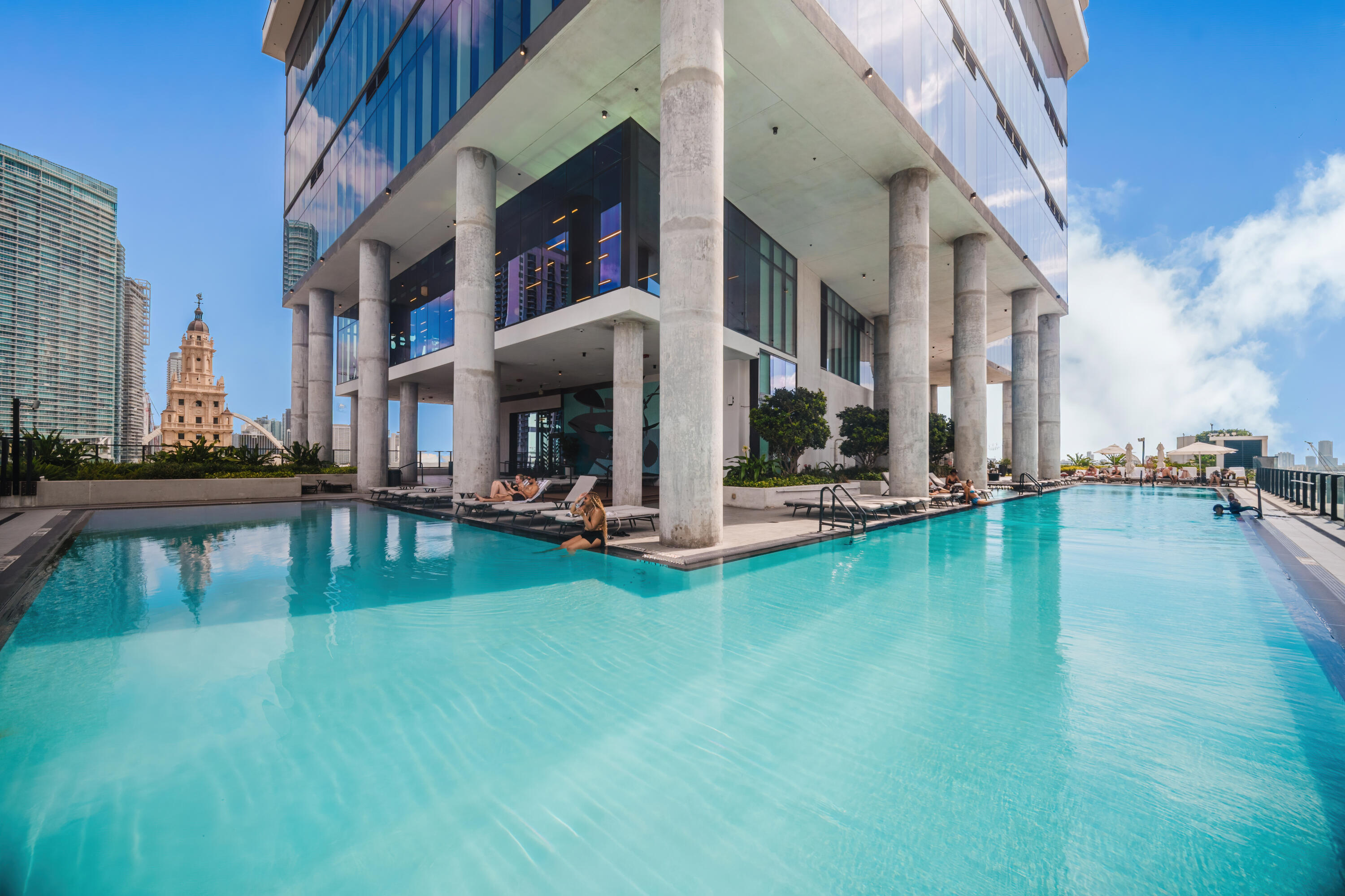 398 NE 5th #1515 Miami, FL 33132