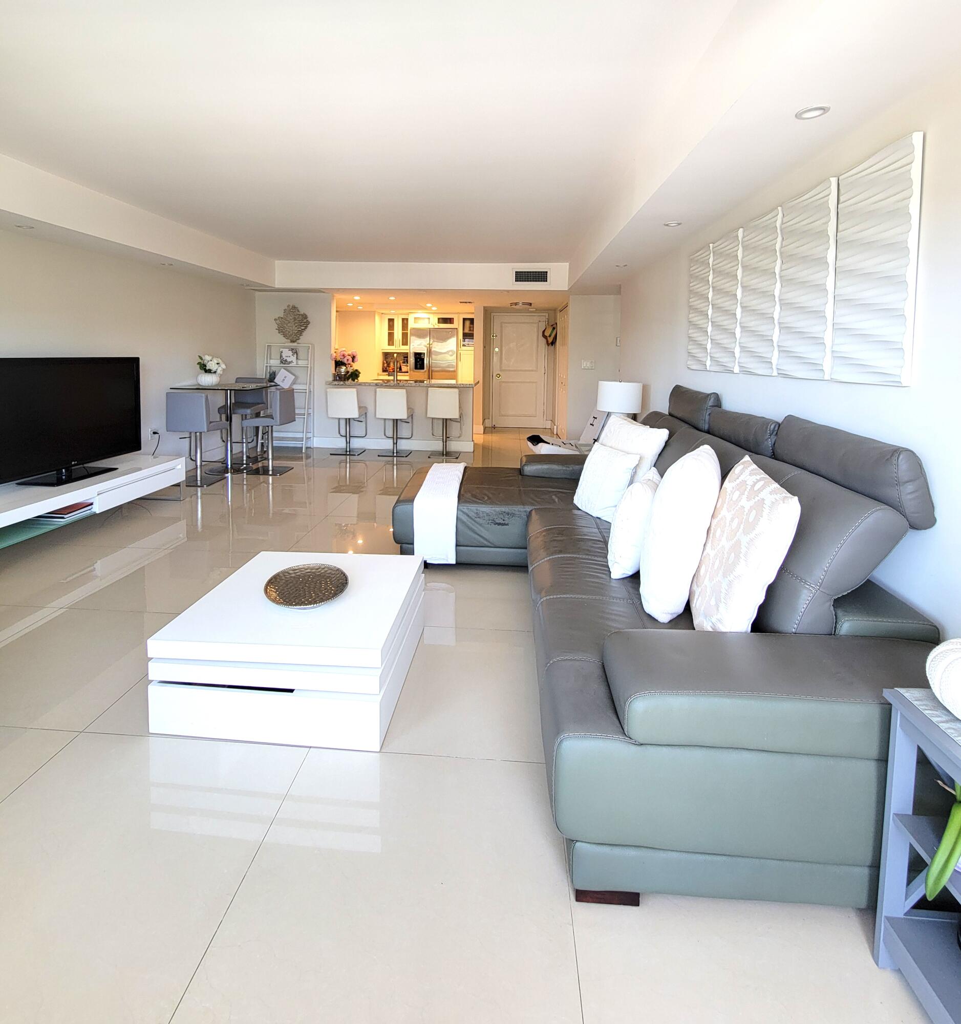 3000 E Sunrise Blvd #2B Fort Lauderdale, FL 33304